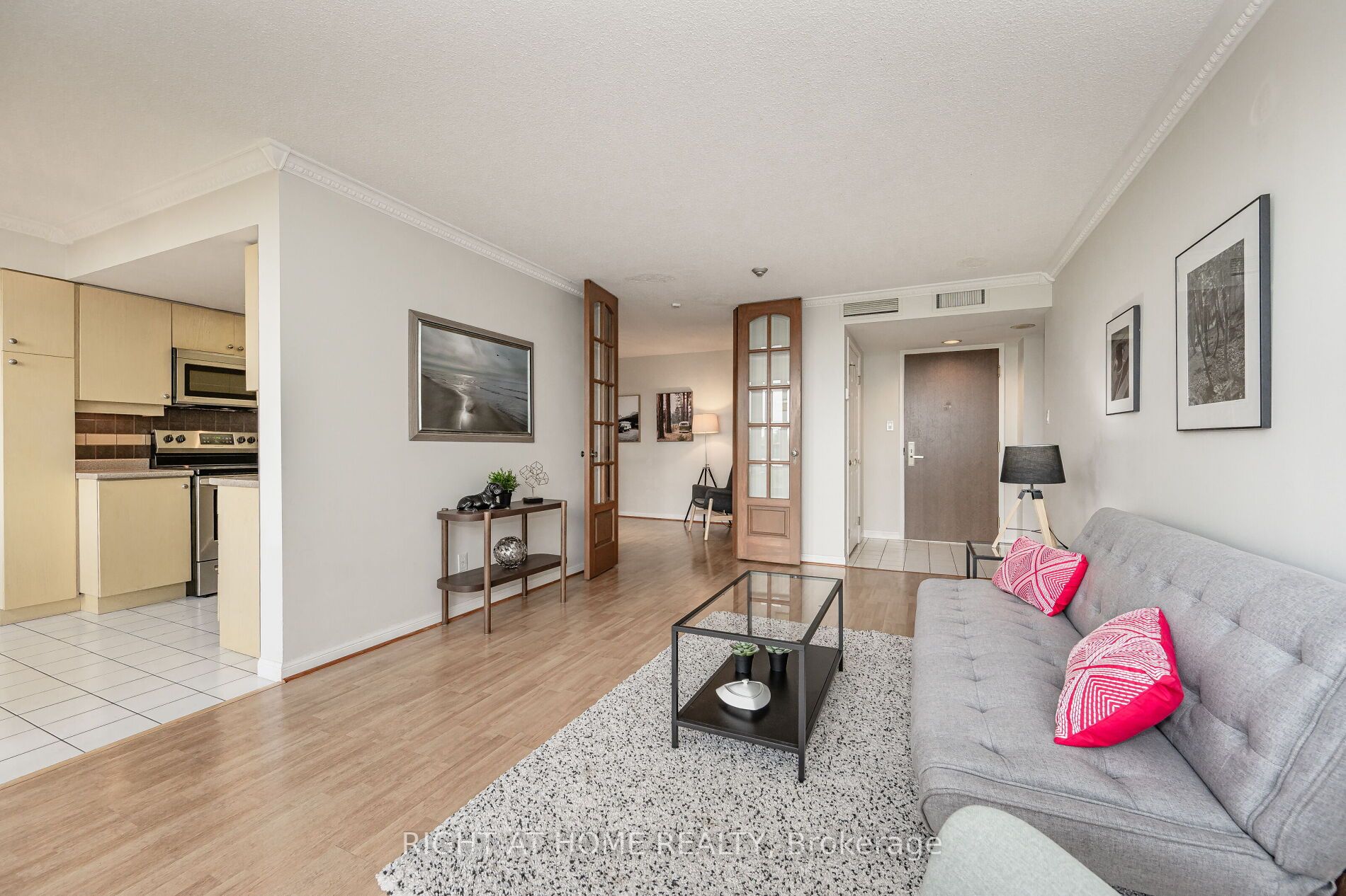 45 Kingsbridge Garden Circ, #503