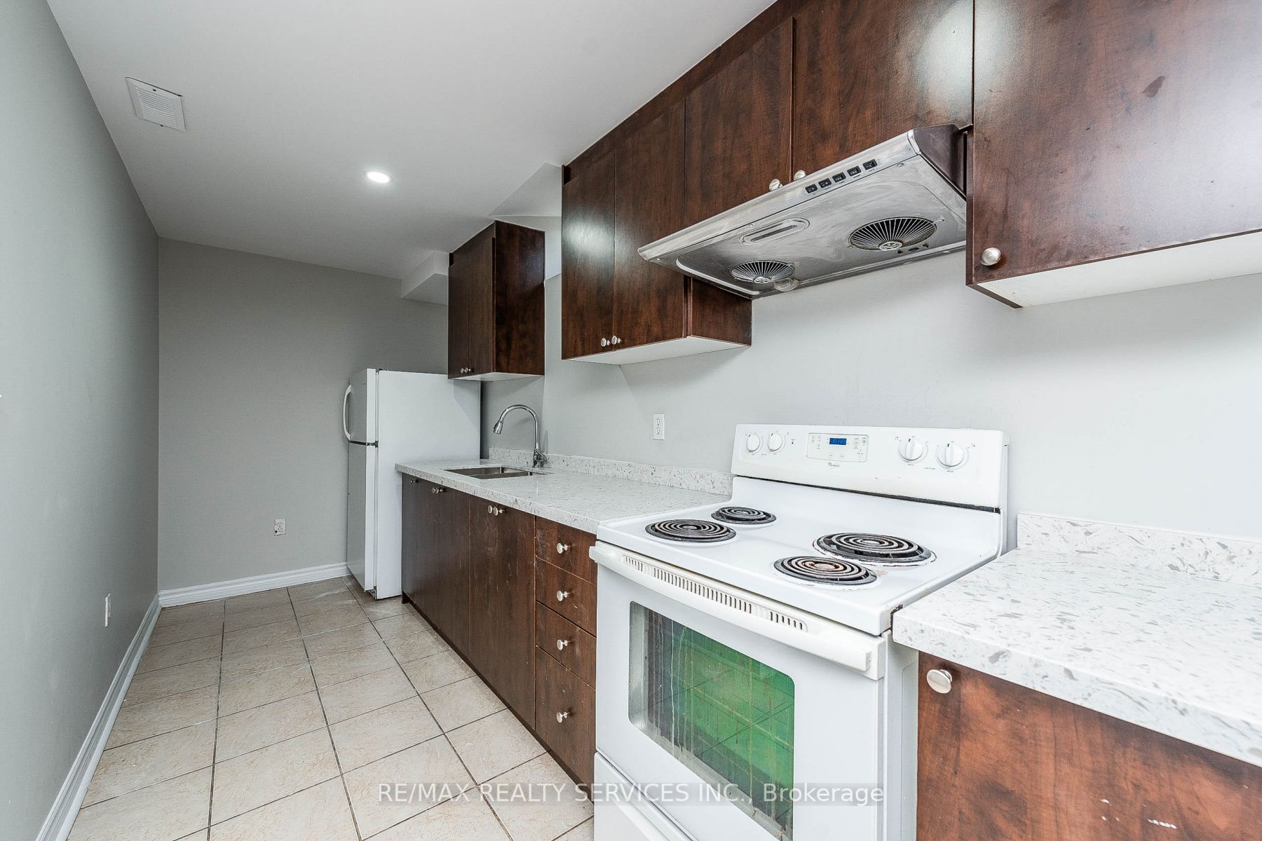 2 Burnstown Circ