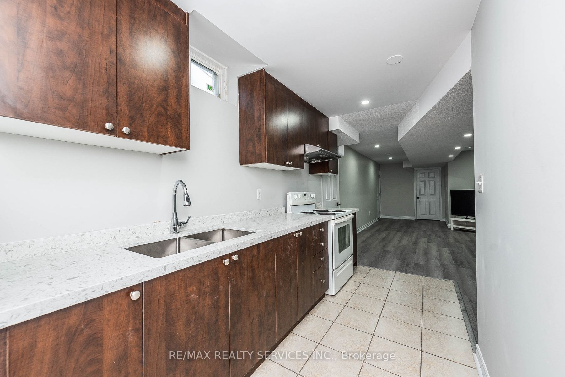 2 Burnstown Circ