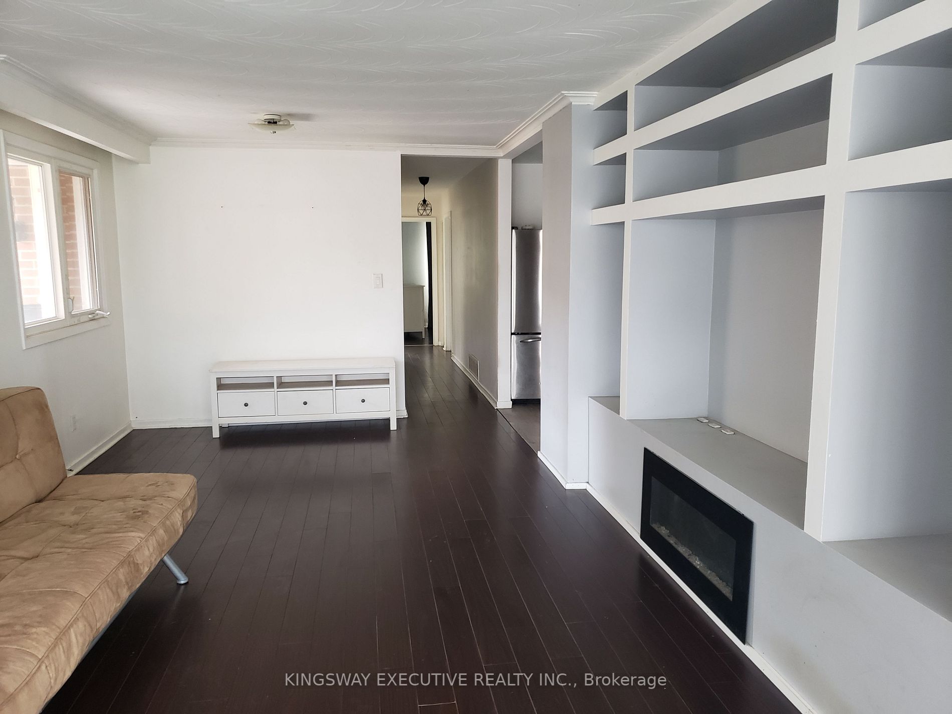 3696 Holden Cres