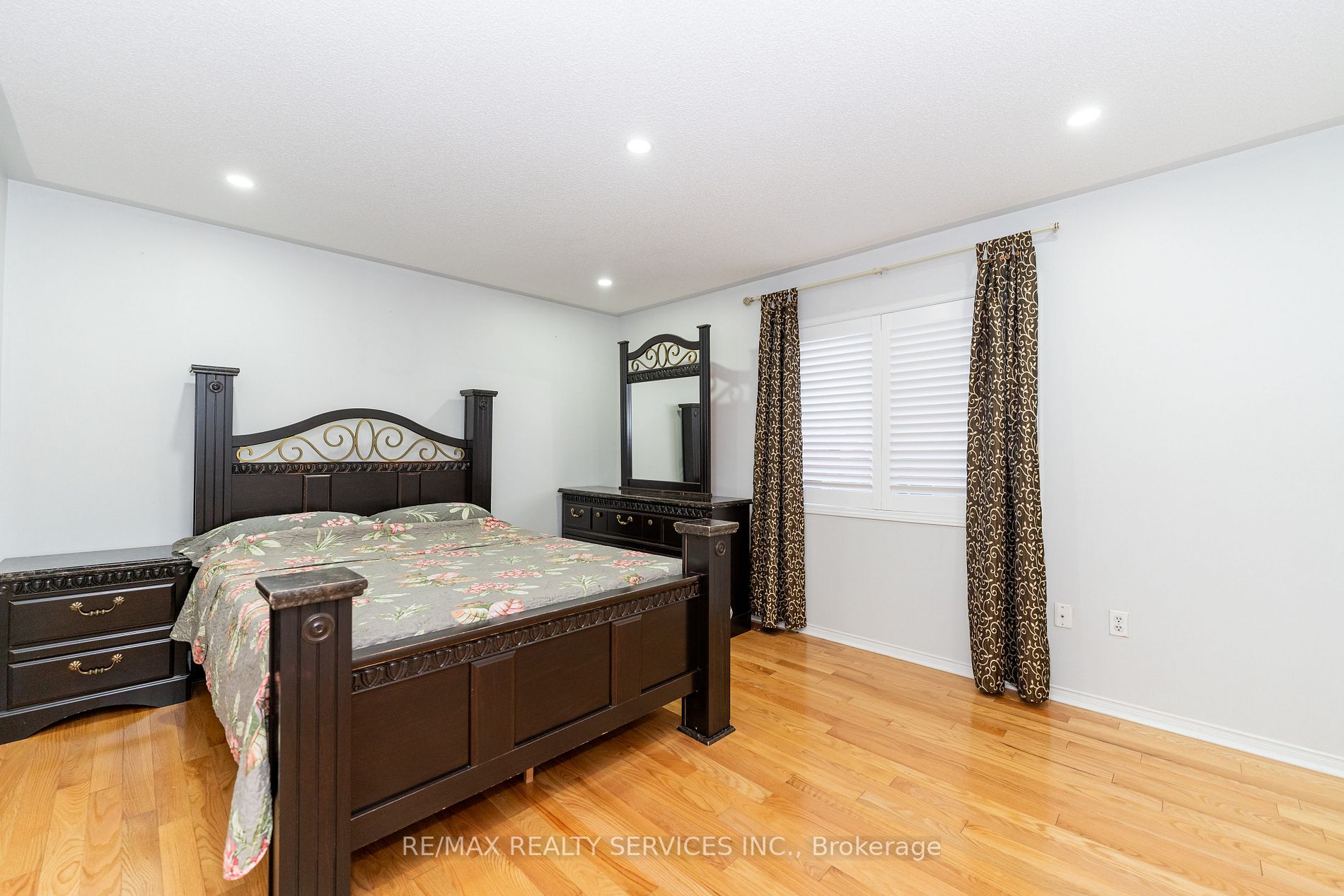 2 Clovercrest Dr