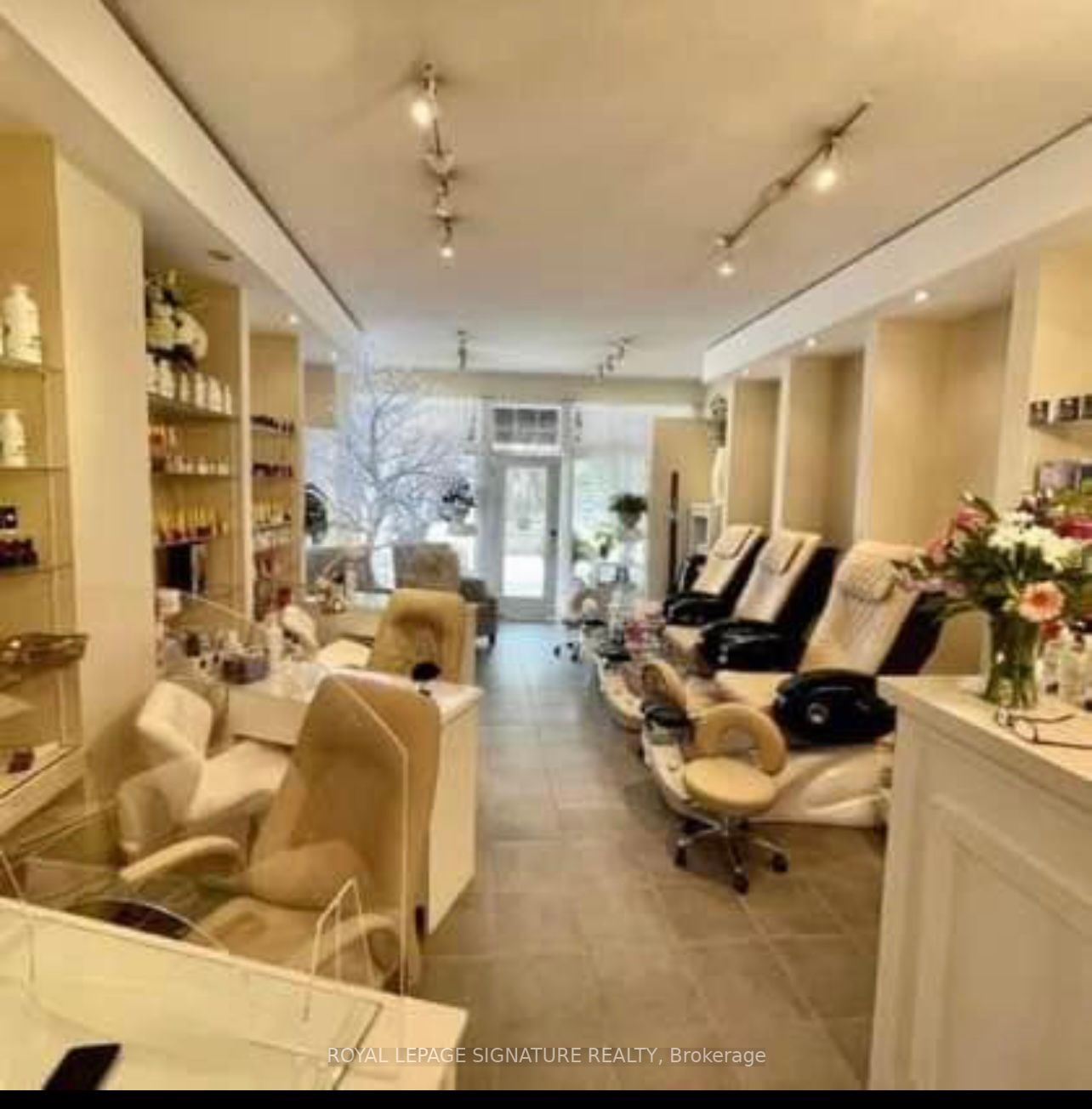 2358 Lakeshore Rd W