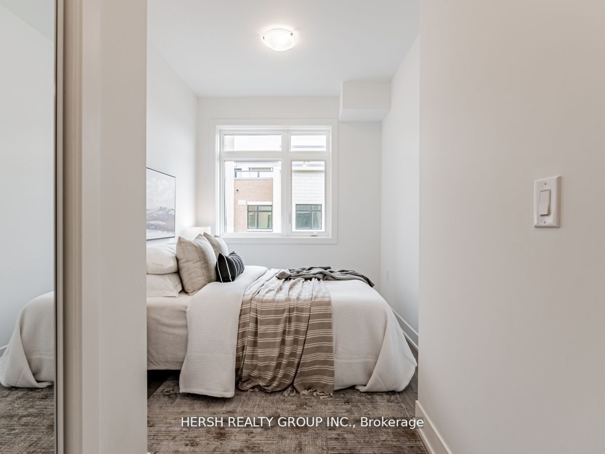 1095 Douglas Mccurdy Comm, #256