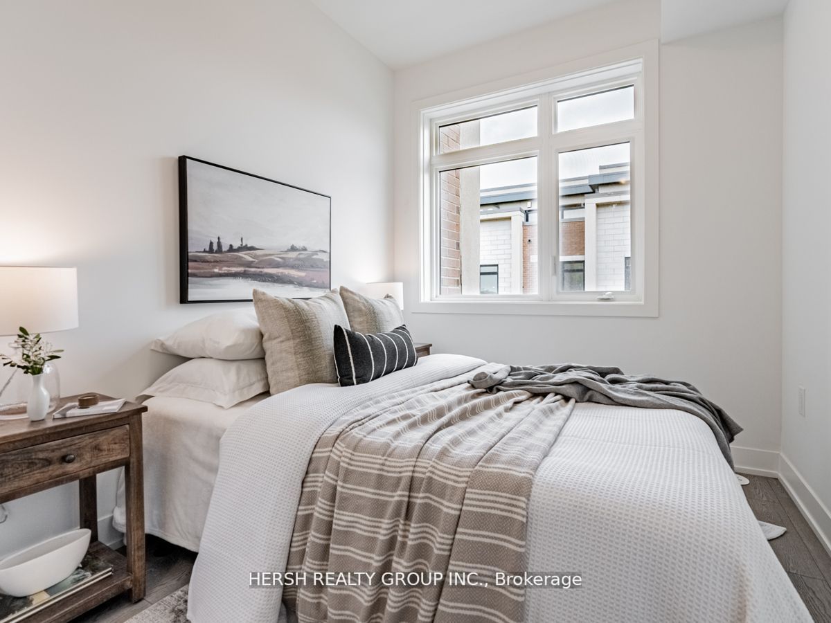 1095 Douglas Mccurdy Comm, #256