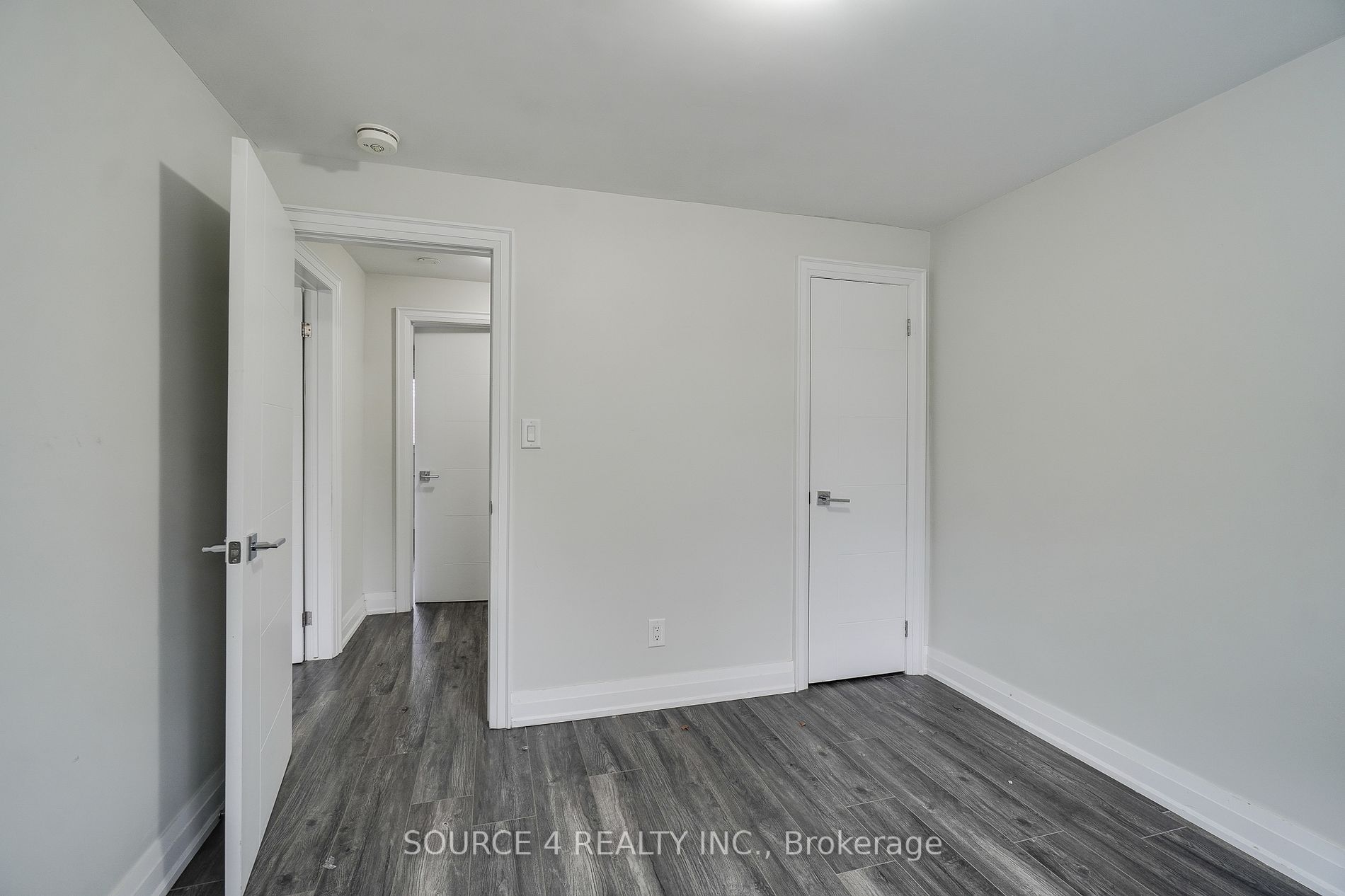 5526 Romanwood Cres