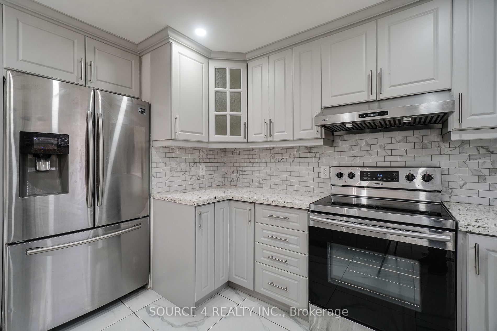 5526 Romanwood Cres