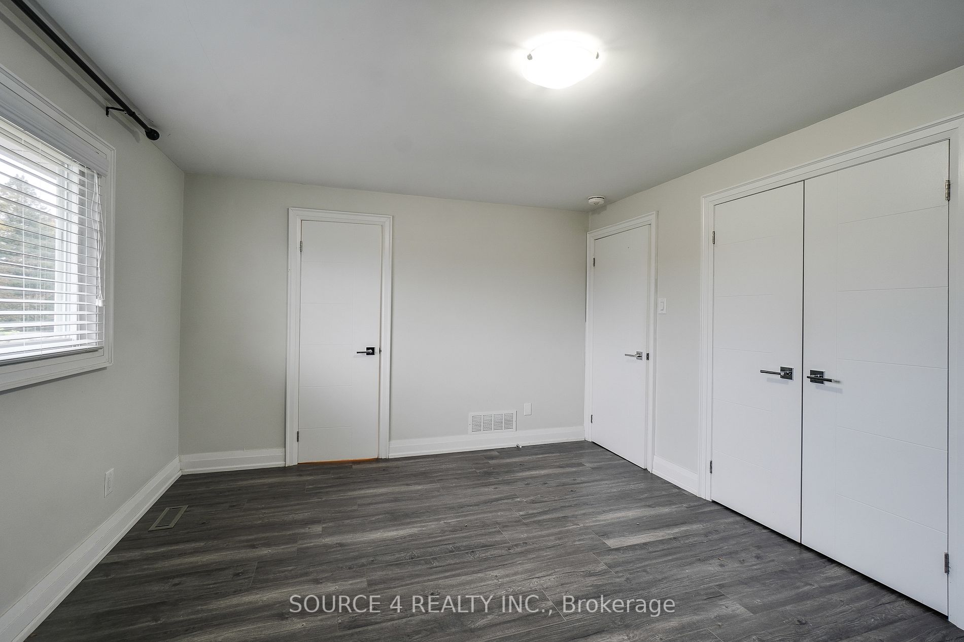 5526 Romanwood Cres