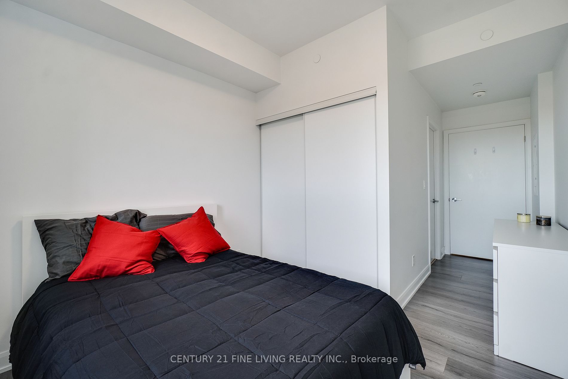385 Osler St, #506