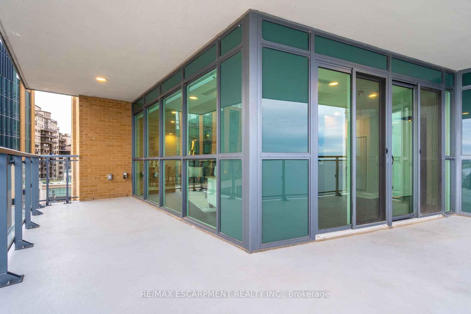 2060 Lakeshore Rd, #509