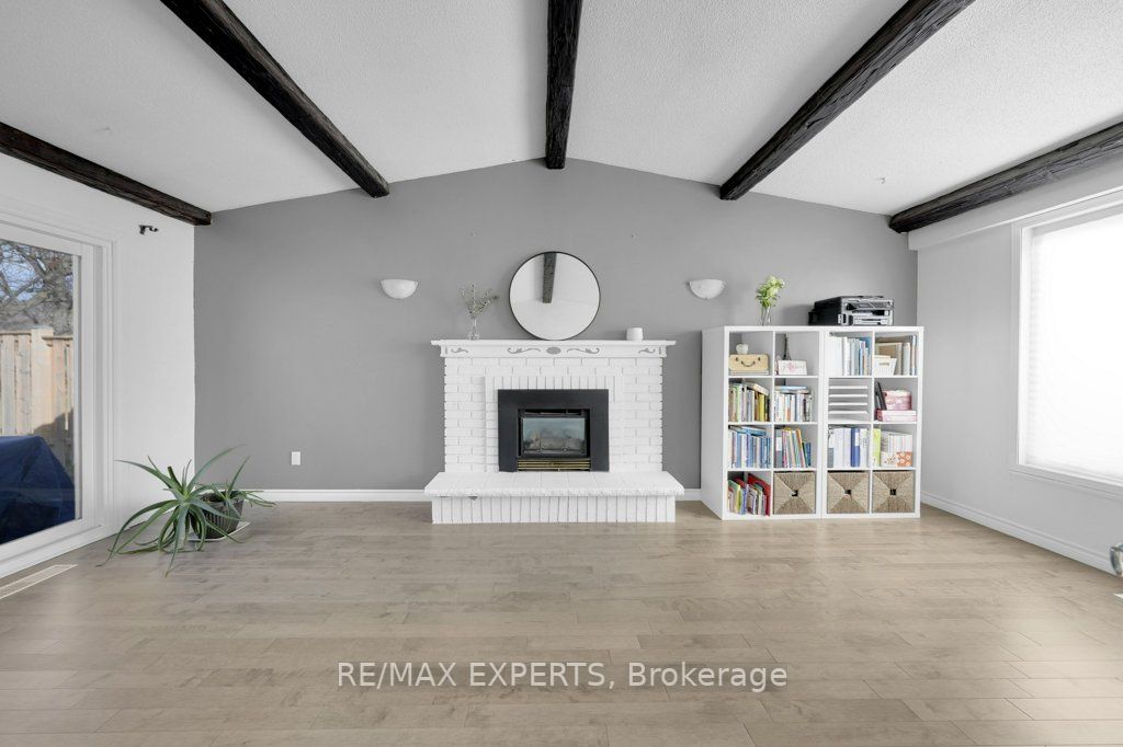 32 Wright Cres