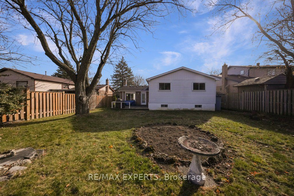 32 Wright Cres
