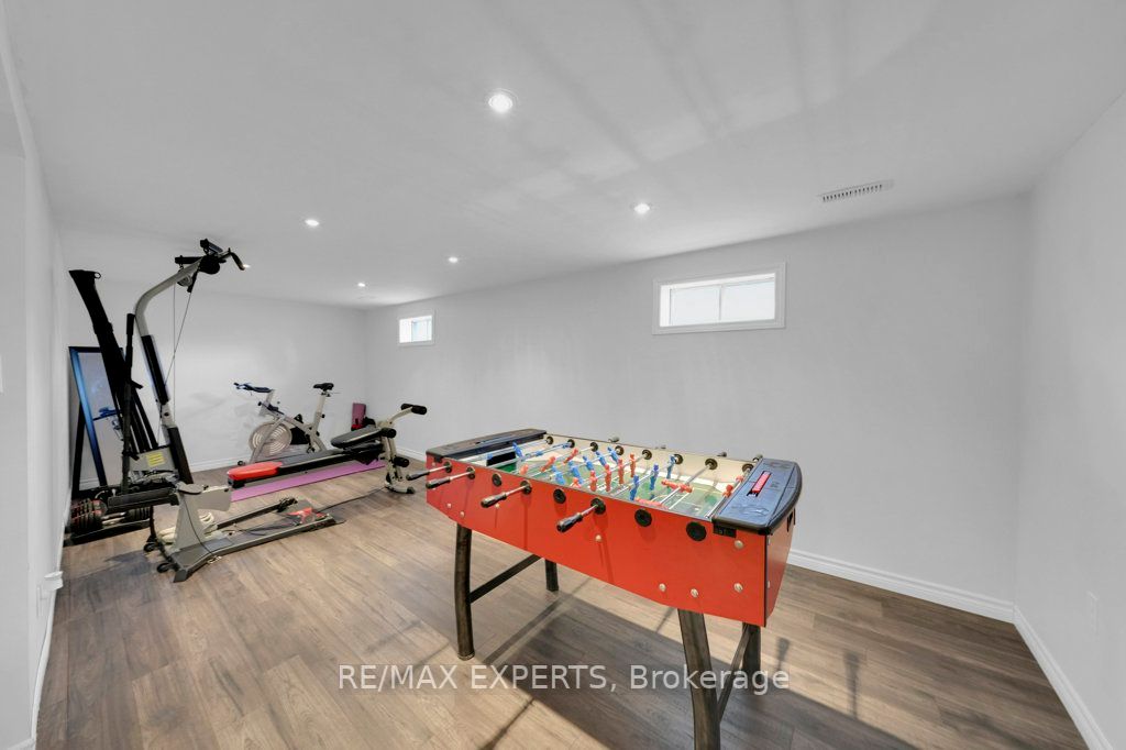 32 Wright Cres