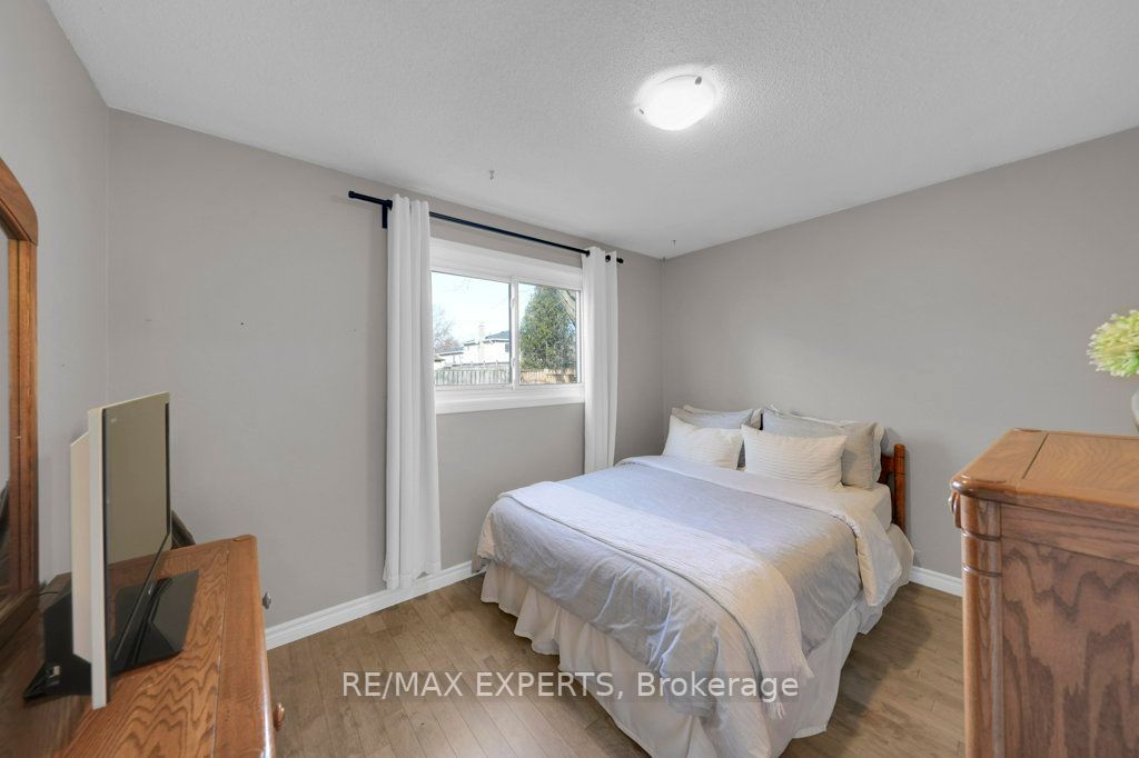 32 Wright Cres