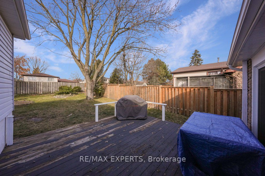 32 Wright Cres