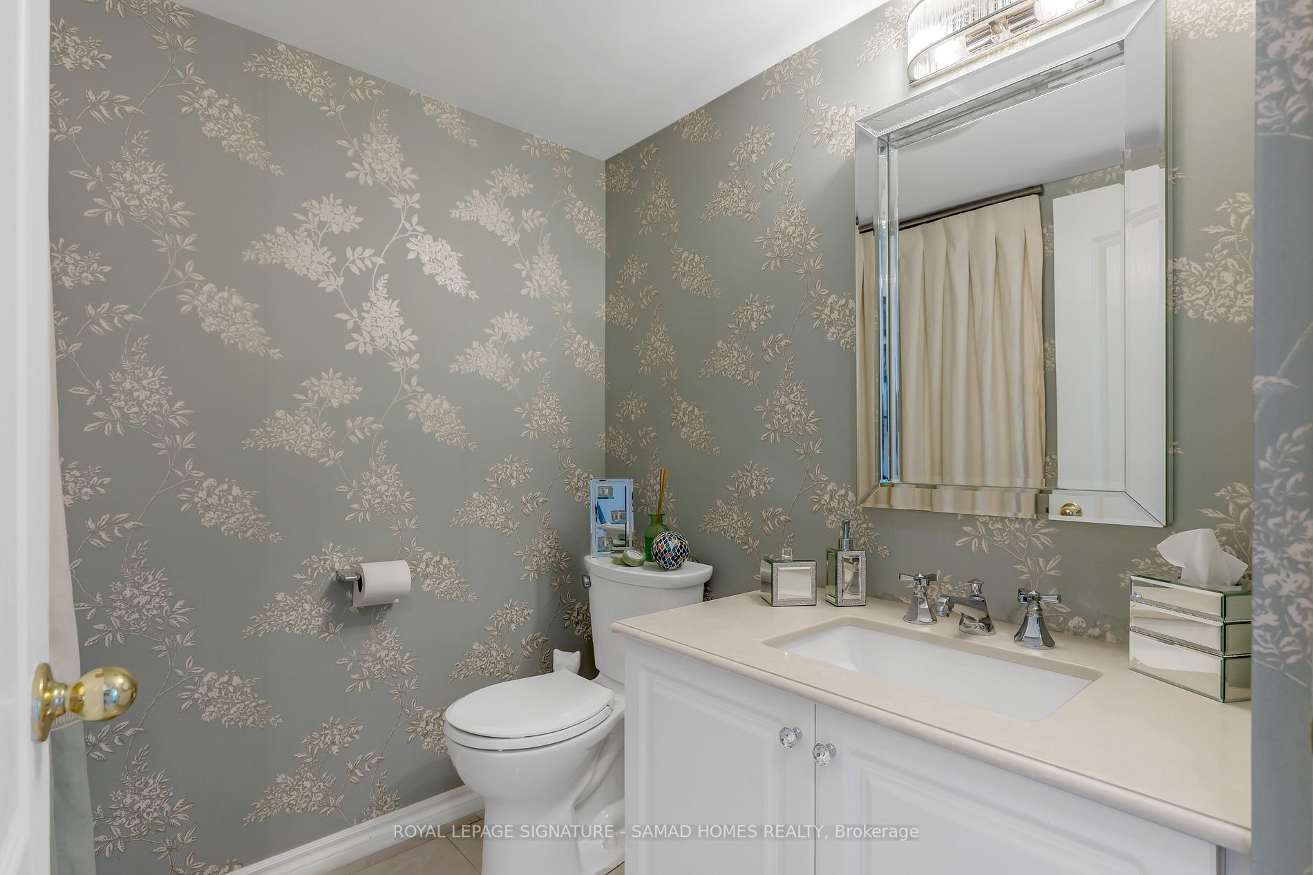 2111 Lake Shore Blvd W, #818