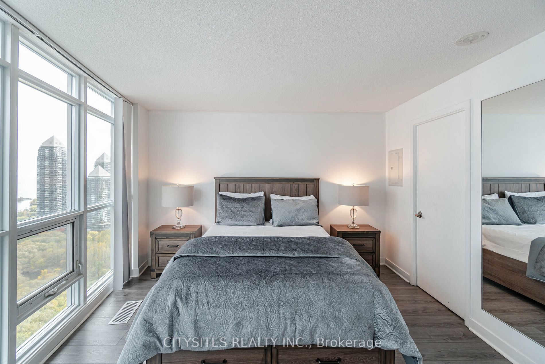 155 Legion Rd N, #Ph2913