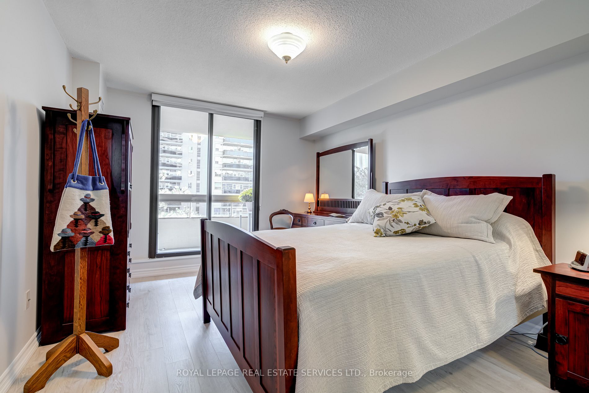 100 Quebec Ave, #403