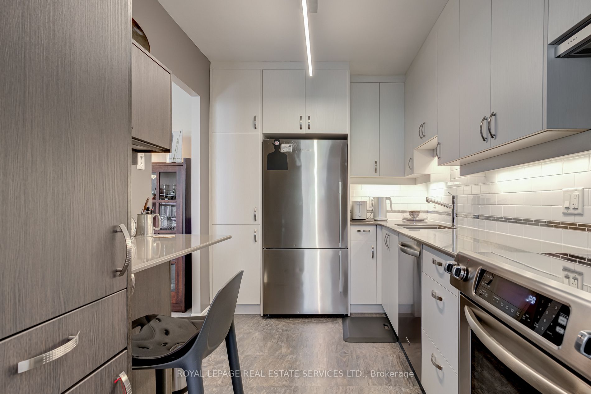 100 Quebec Ave, #403