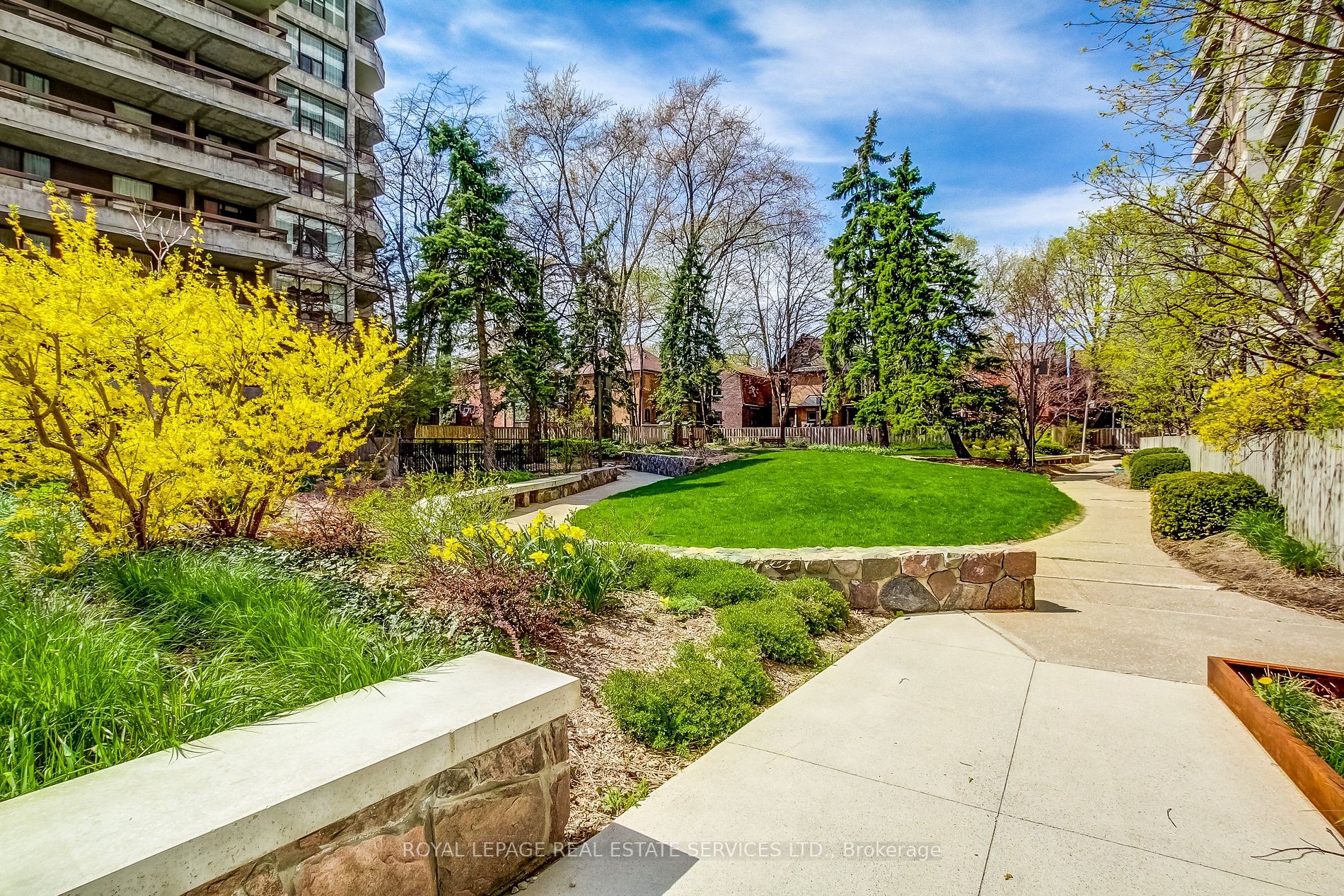 100 Quebec Ave, #403