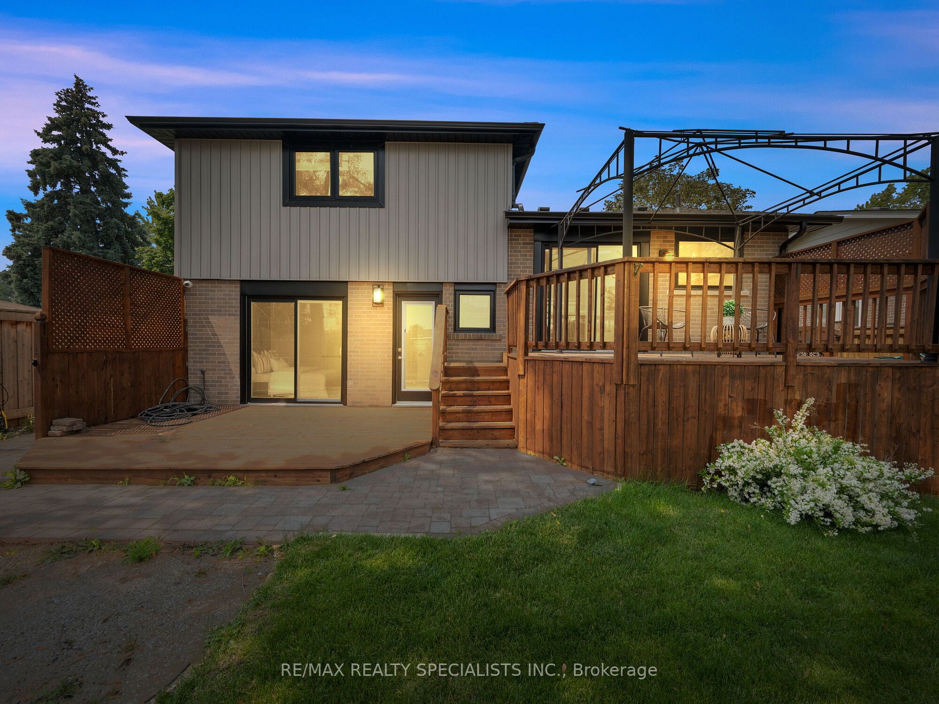 3 Lockton Cres