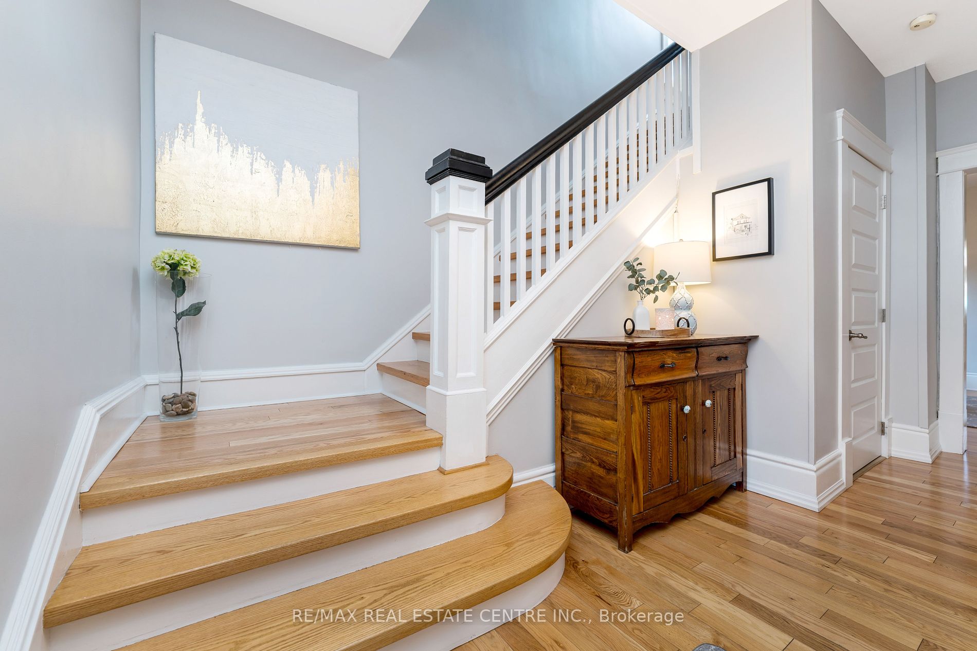 28 Charles St