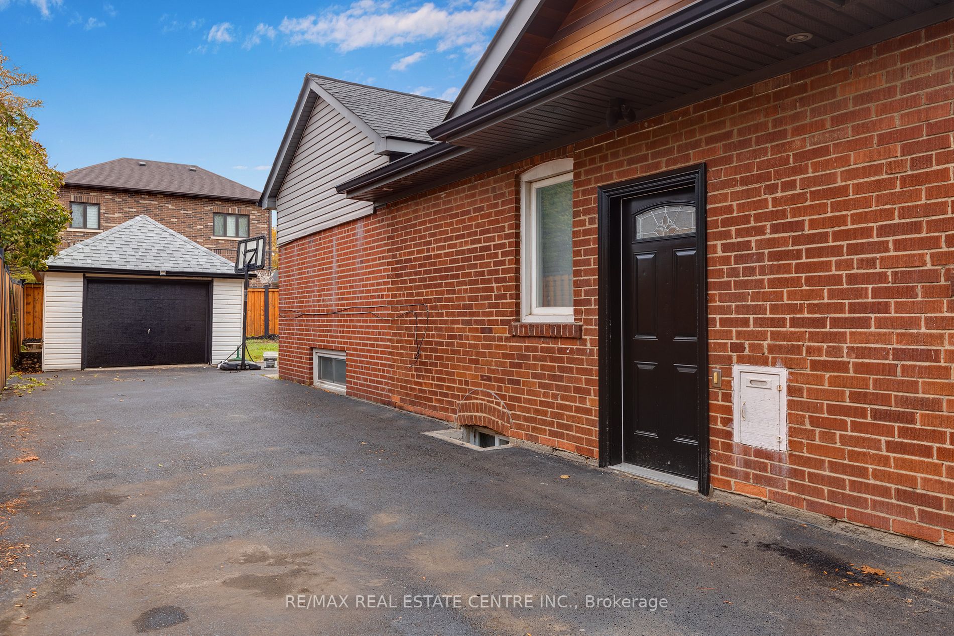 287 Gamma St, #Upper