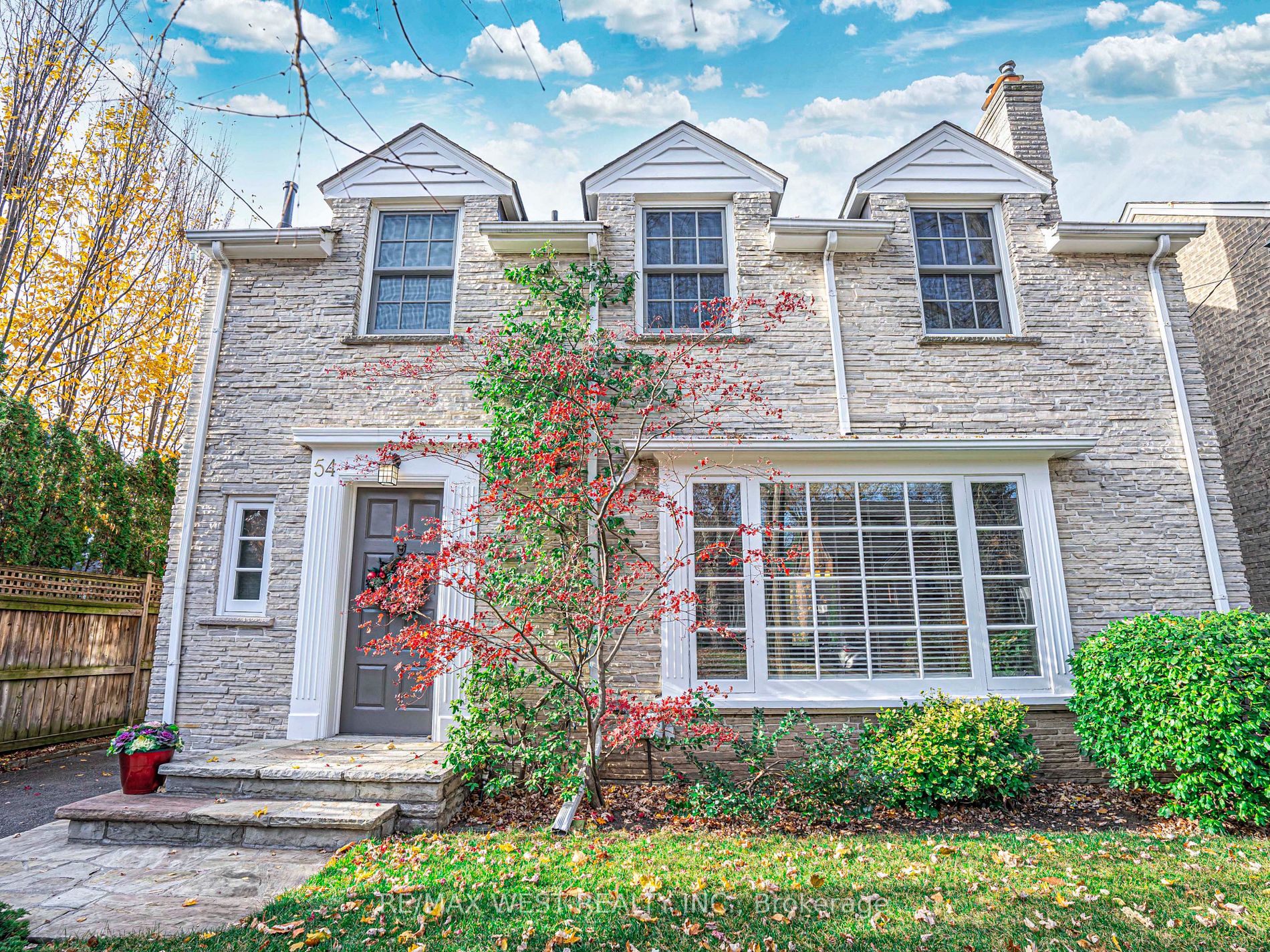 54 Jackson Ave