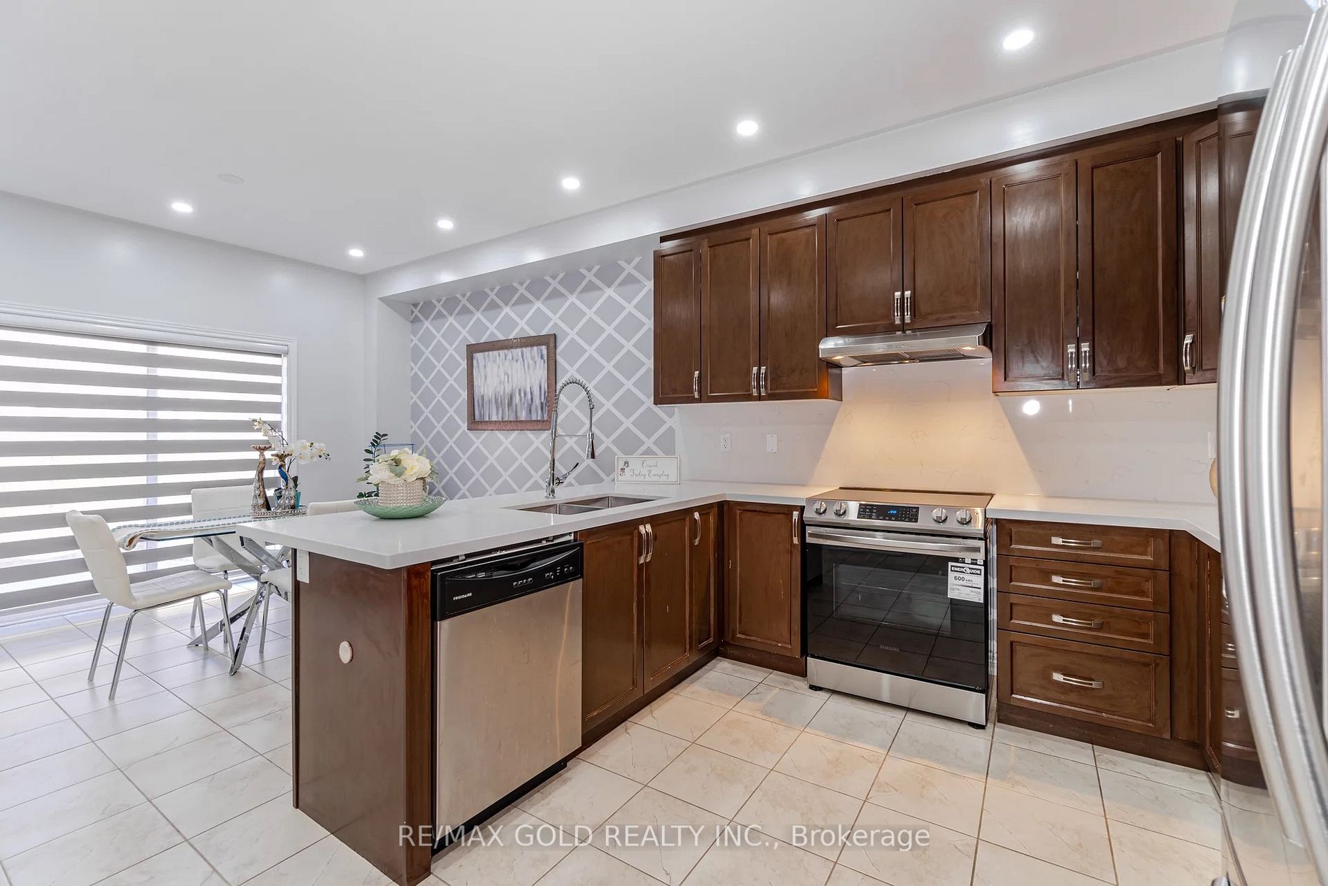 107 Banbridge Cres