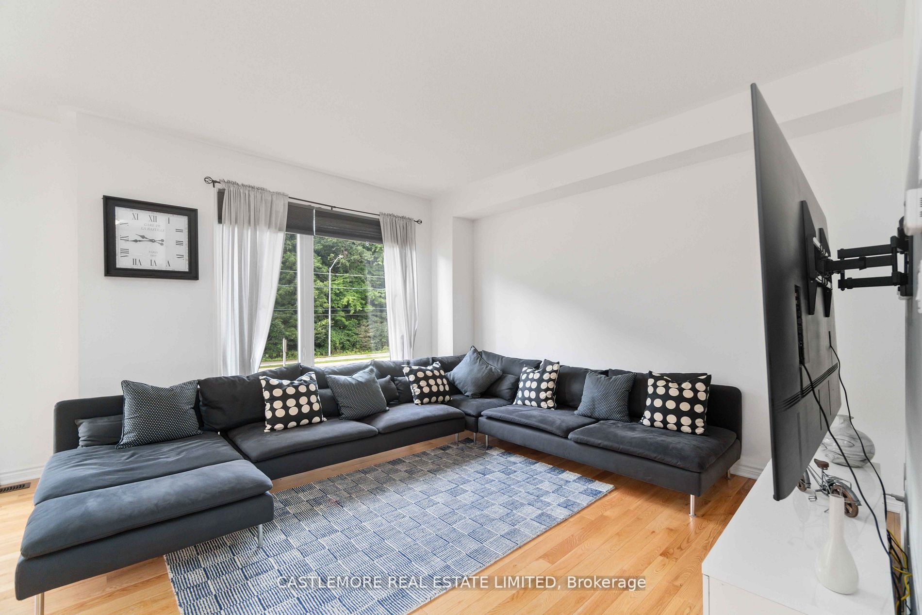2485 Badger Cres, #5