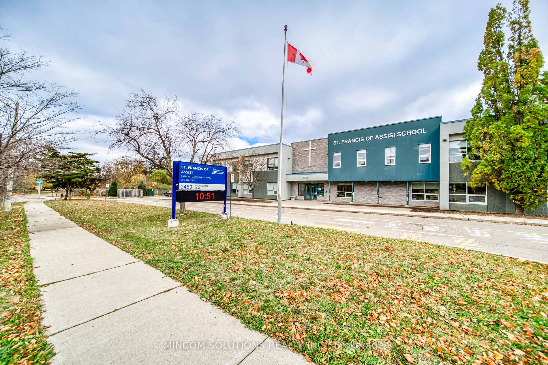 2452 Thorn Lodge Dr