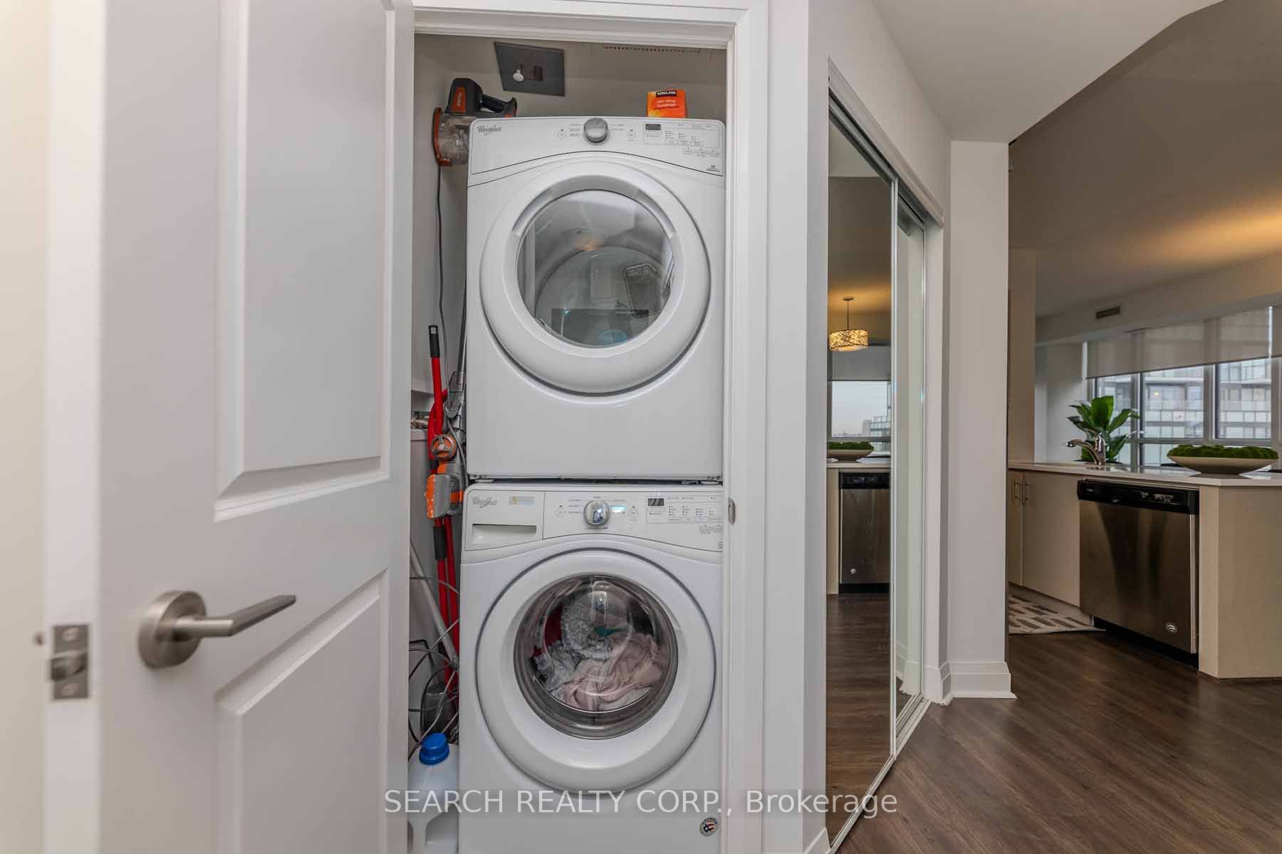 15 Zorra St, #809
