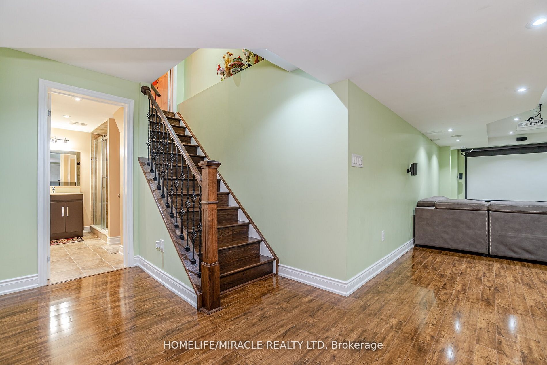2 Ripple St