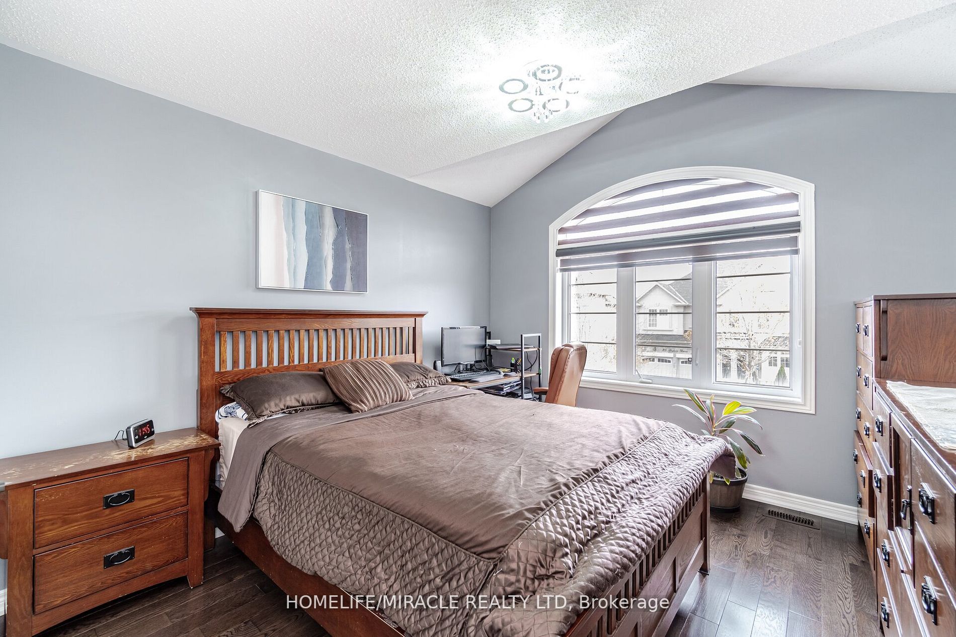 2 Ripple St