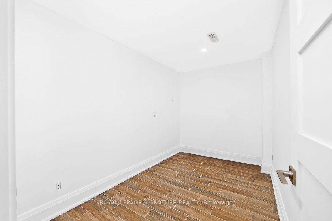 450 Saville Cres