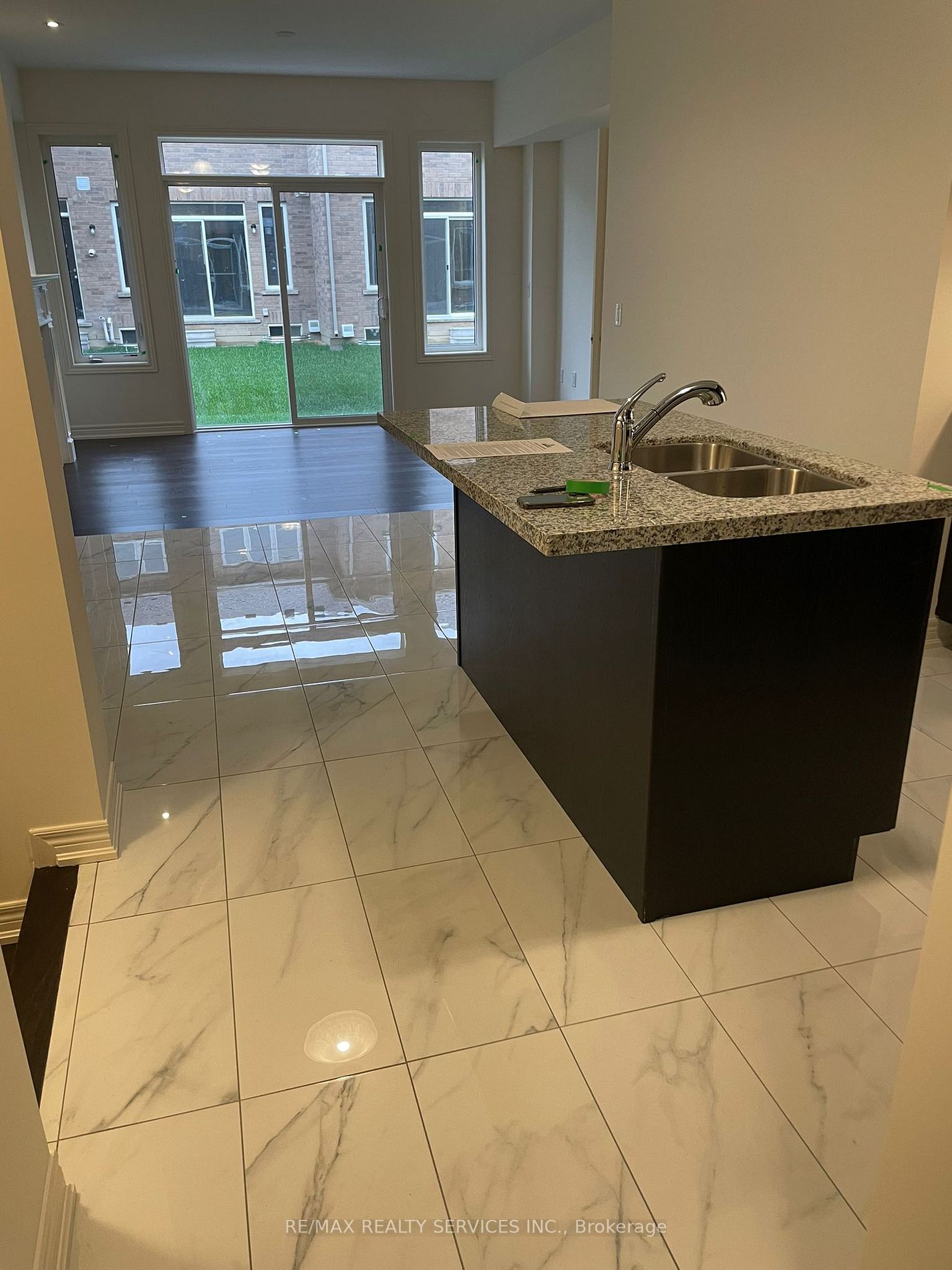 14 Gosset Rd E