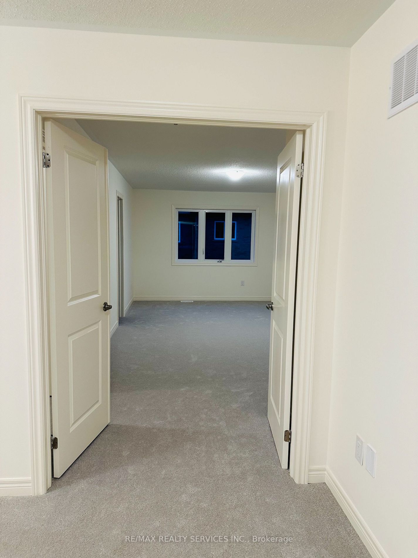 14 Gosset Rd E