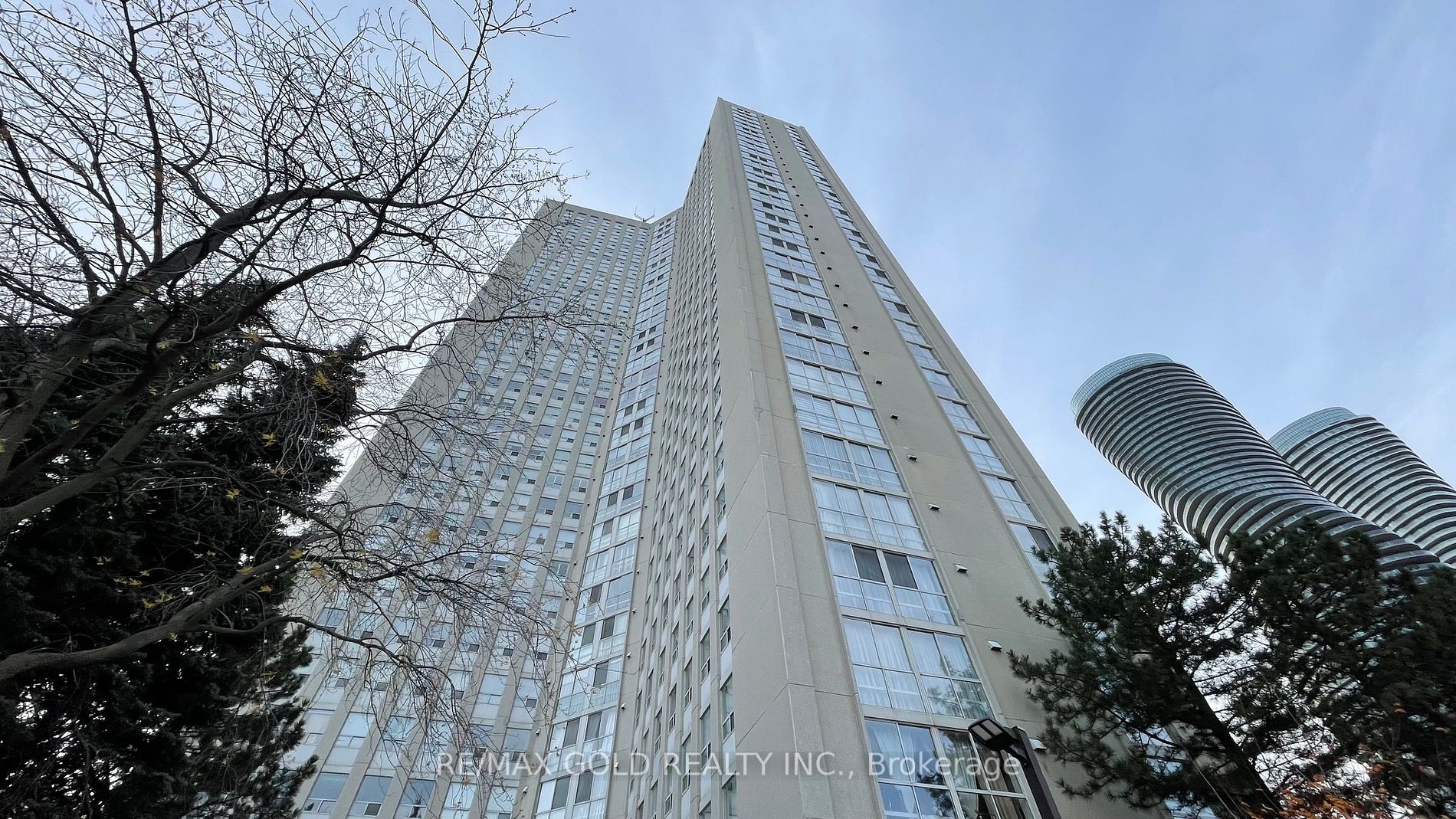 3650 Kaneff Crescent, #3106