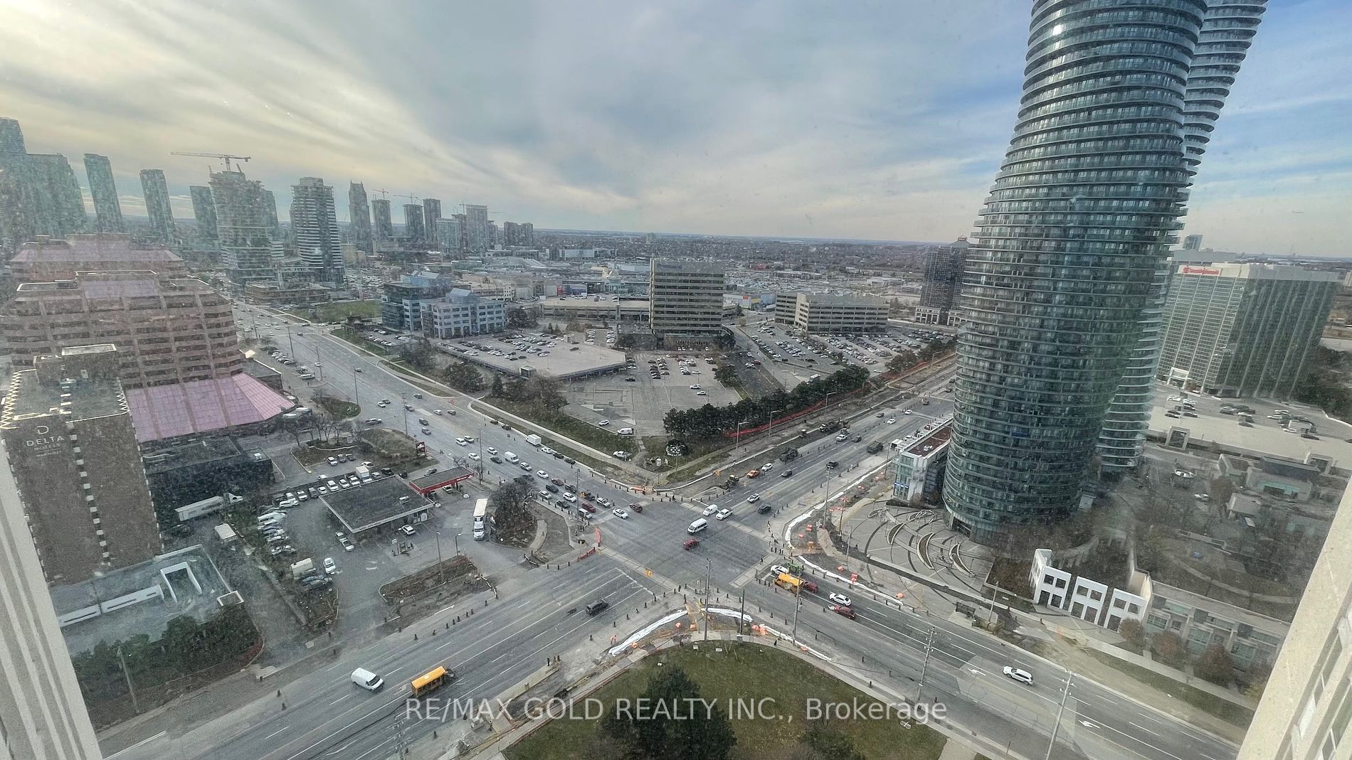3650 Kaneff Crescent, #3106