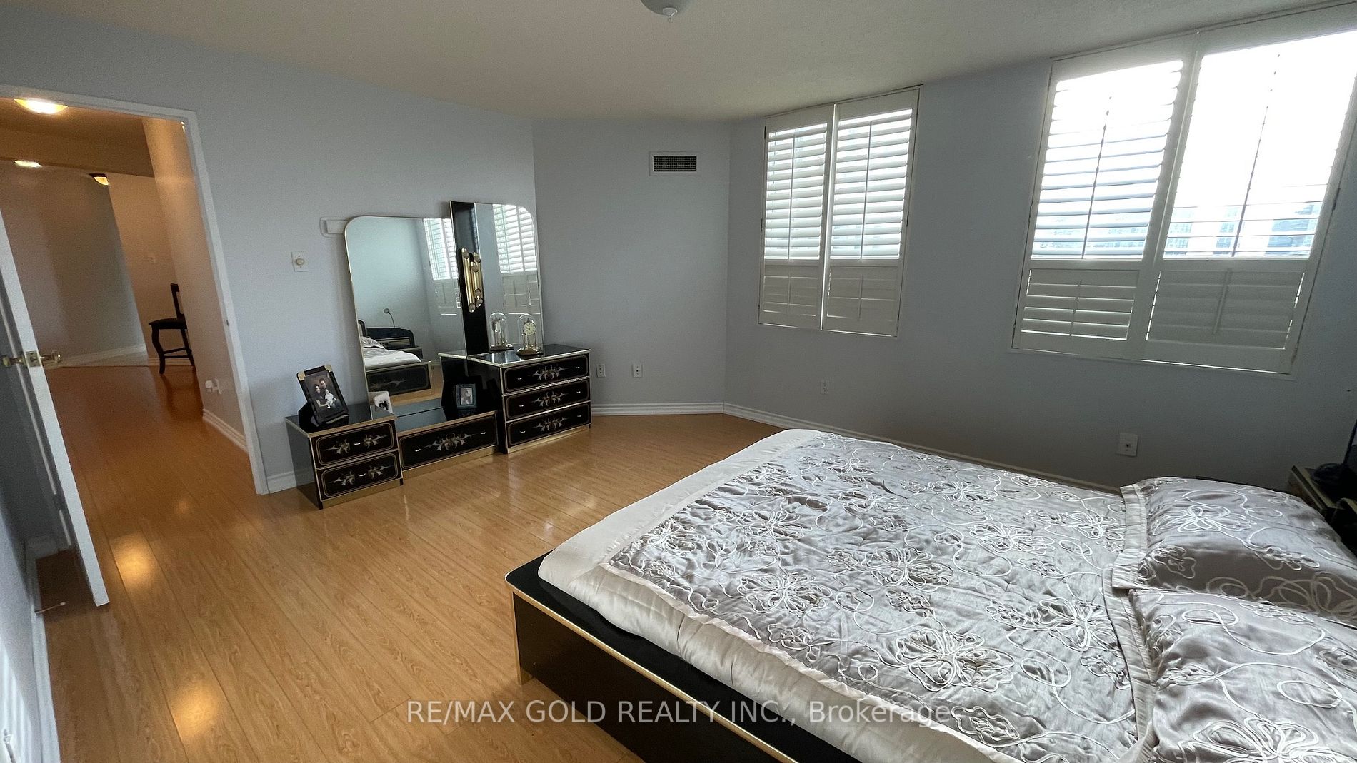 3650 Kaneff Cres, #3106