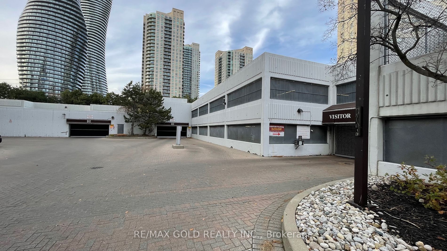 3650 Kaneff Crescent, #3106