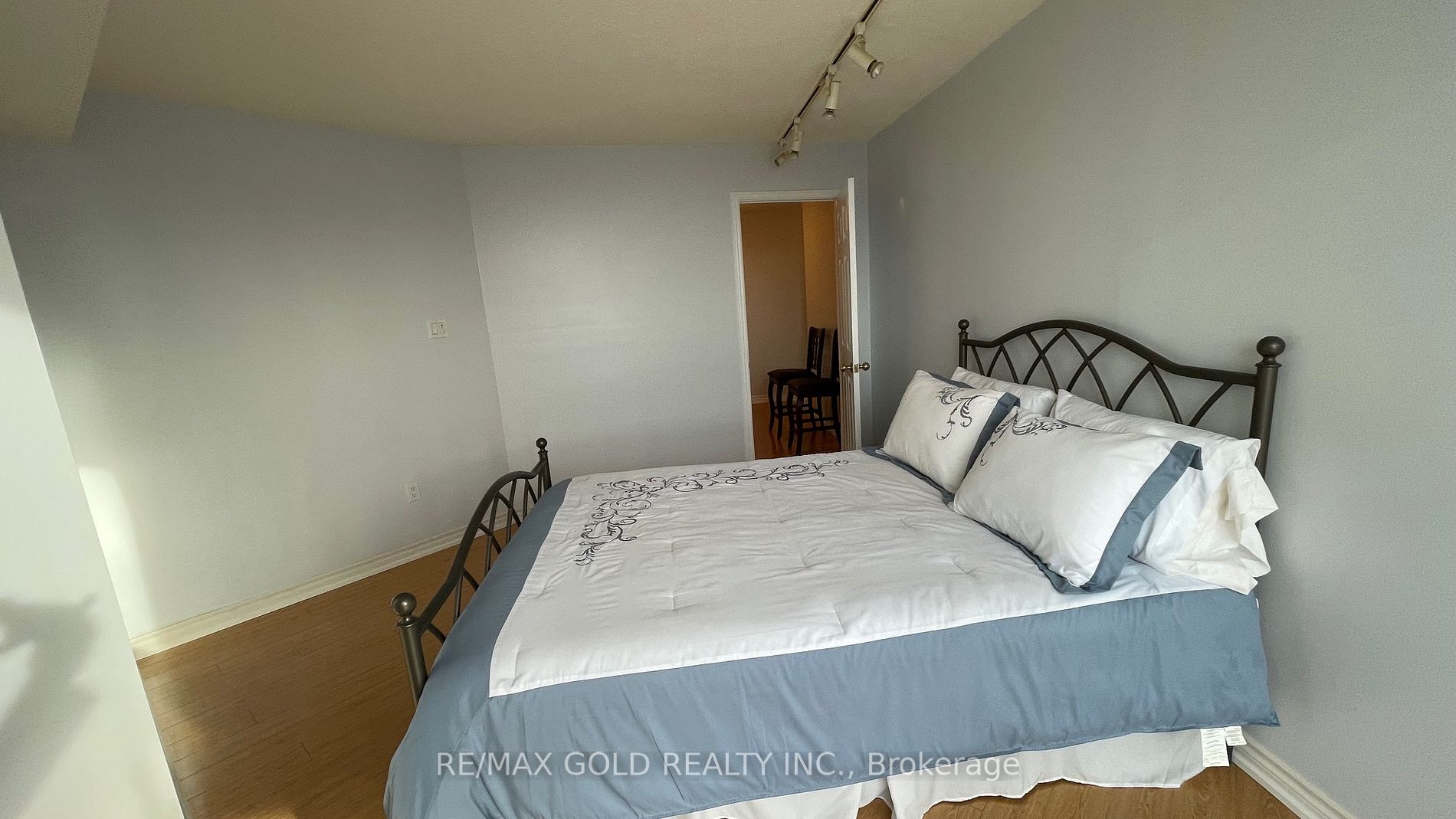 3650 Kaneff Cres, #3106