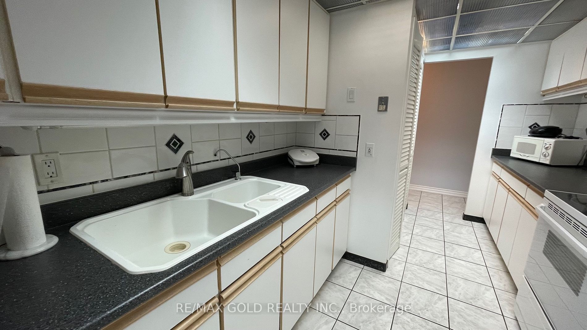 3650 Kaneff Cres, #3106