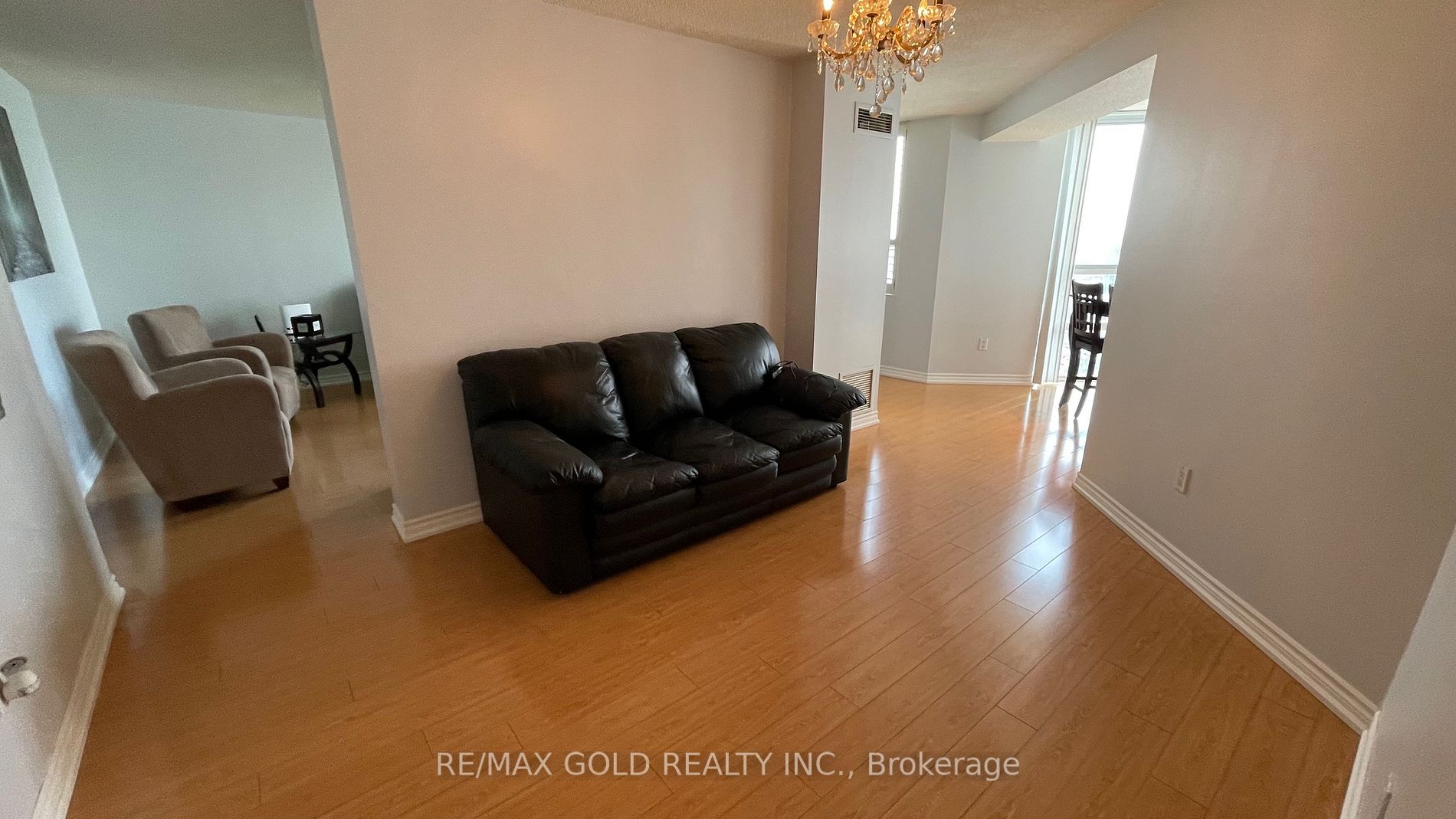 3650 Kaneff Cres, #3106