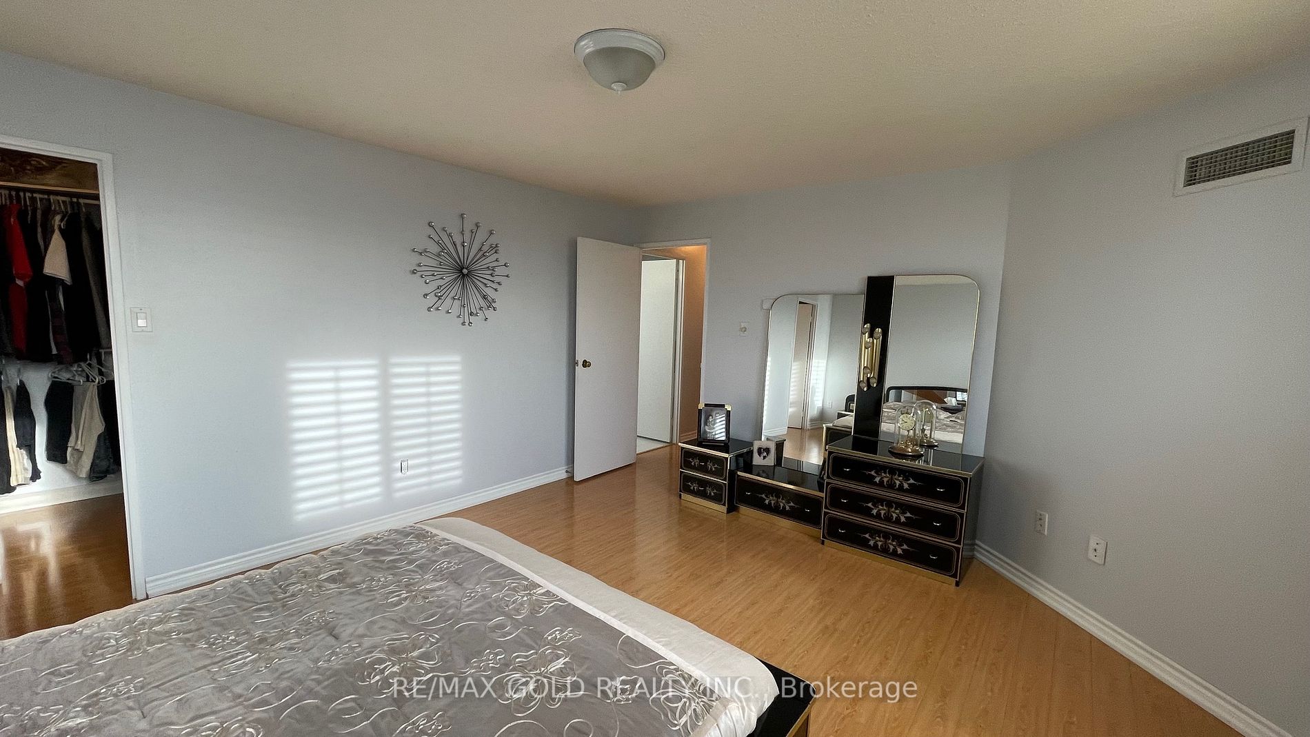 3650 Kaneff Crescent, #3106