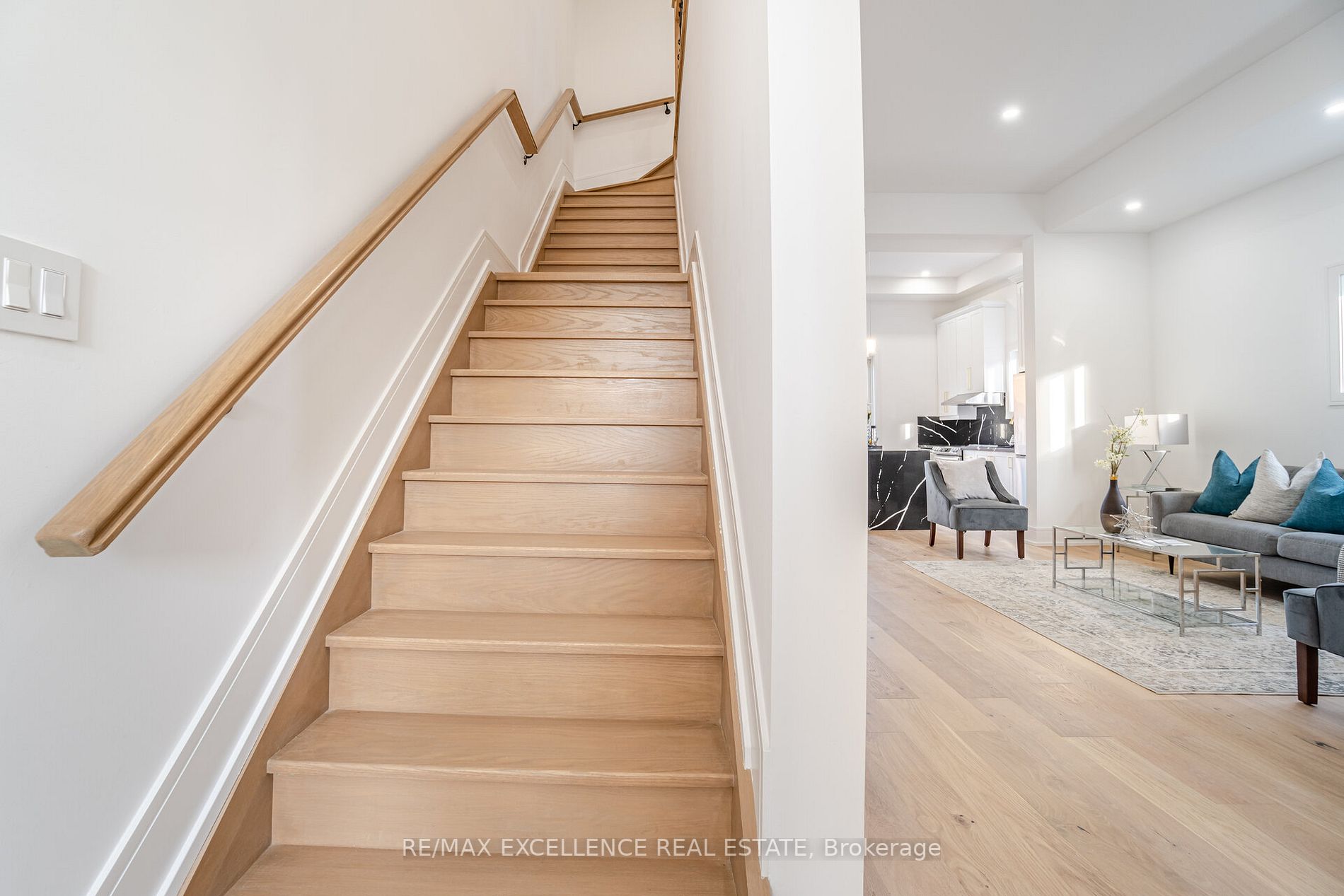 55 Renfield St