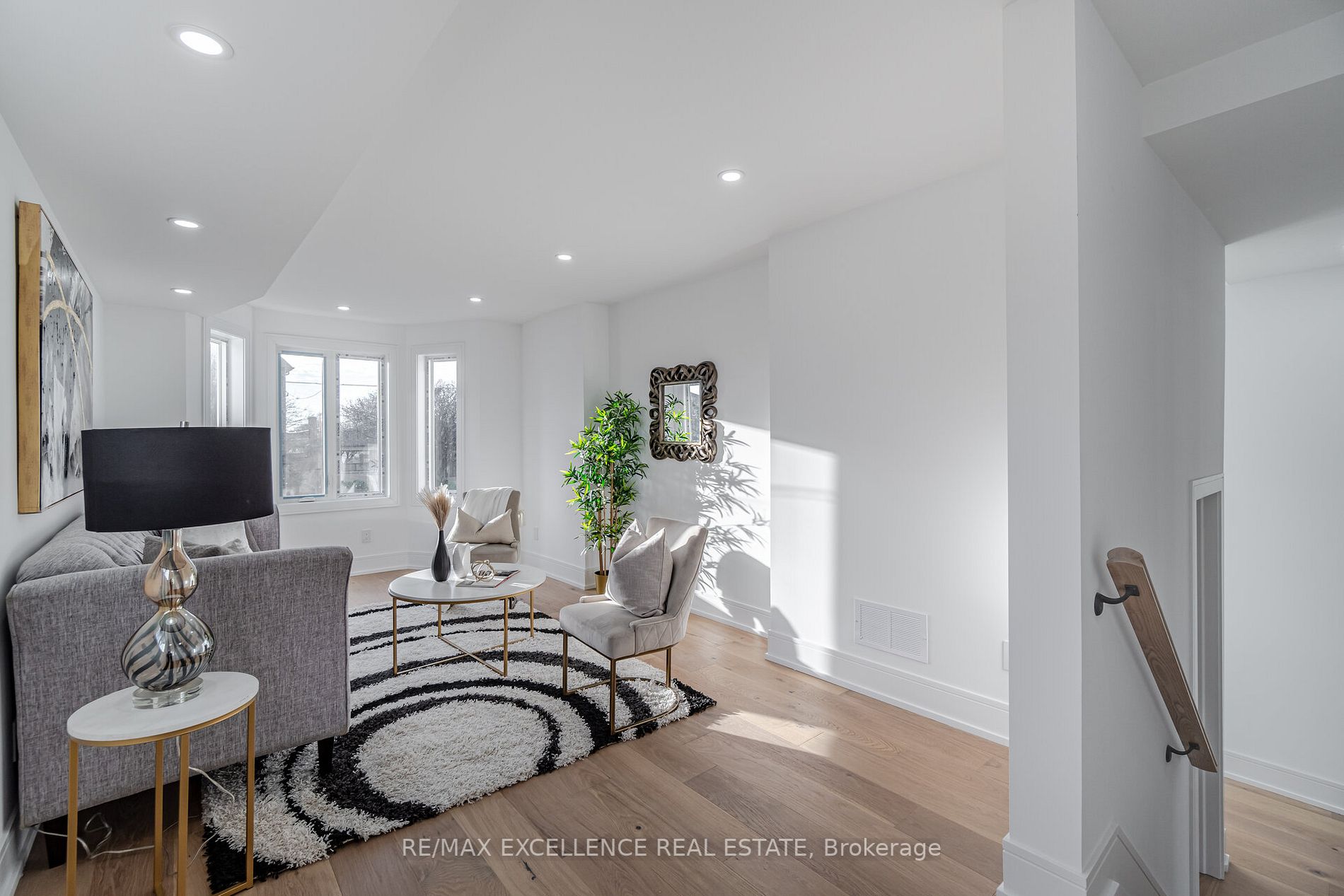 55 Renfield St