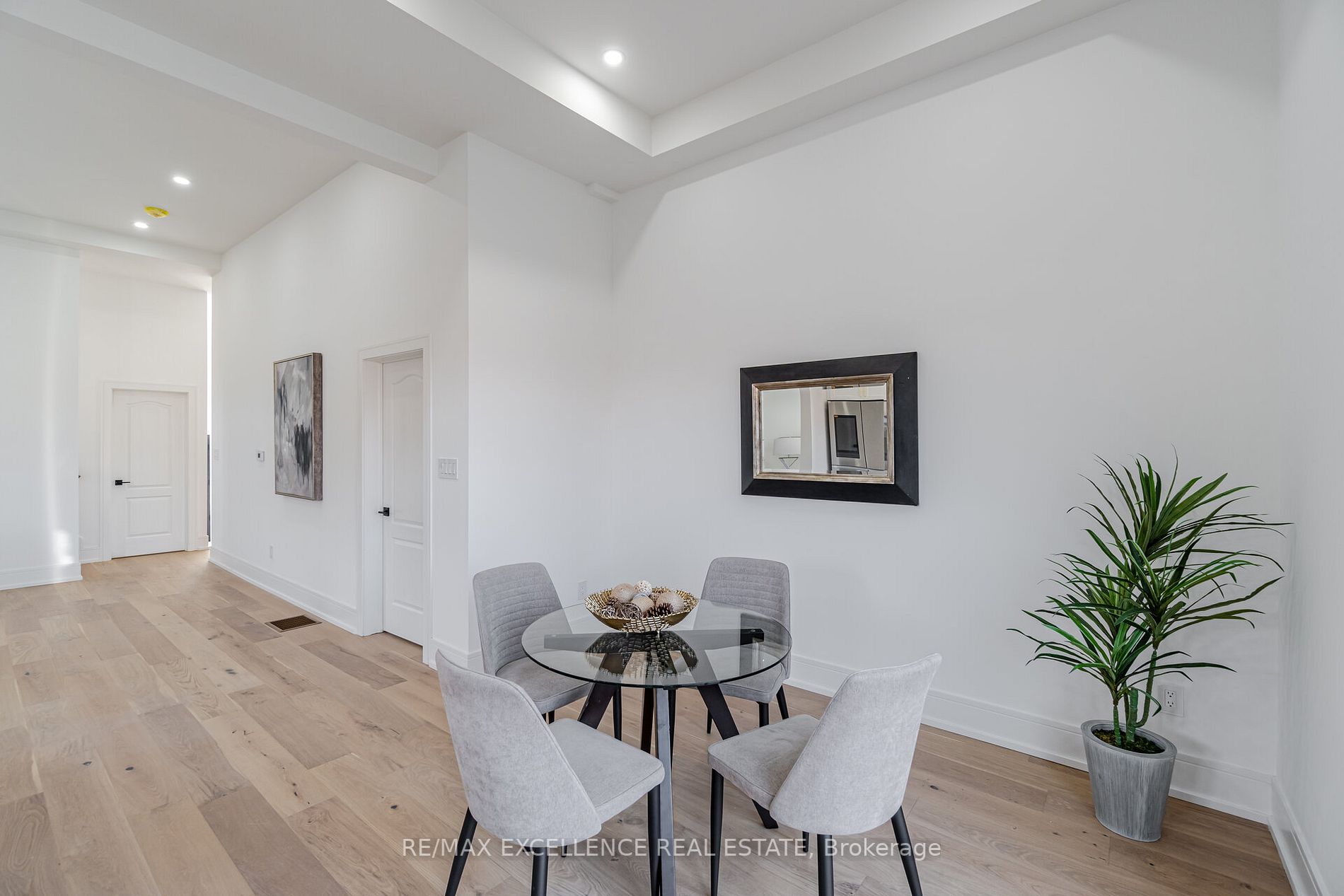 55 Renfield St
