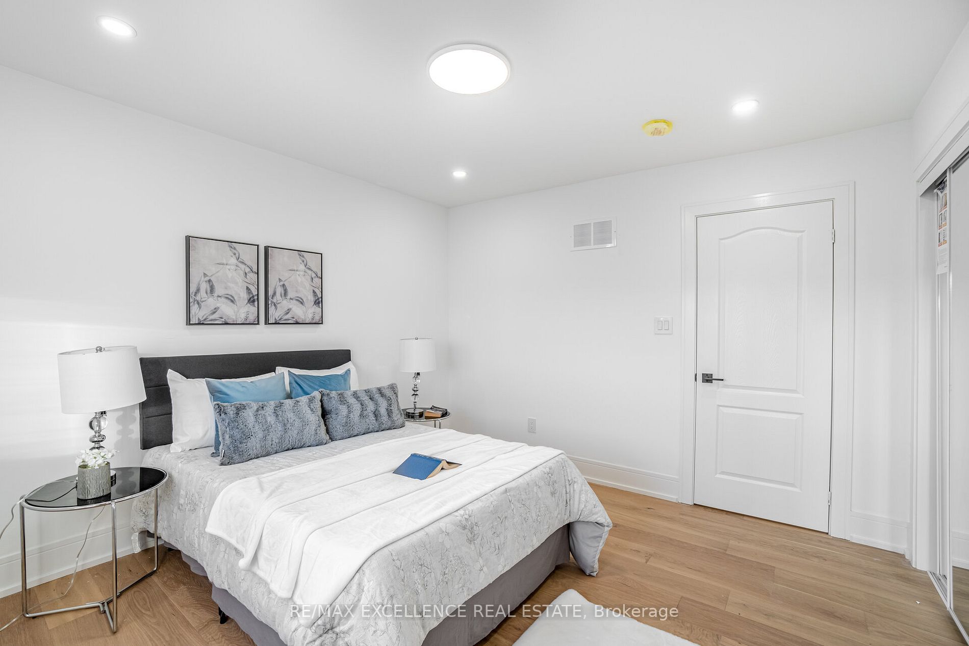 55 Renfield St