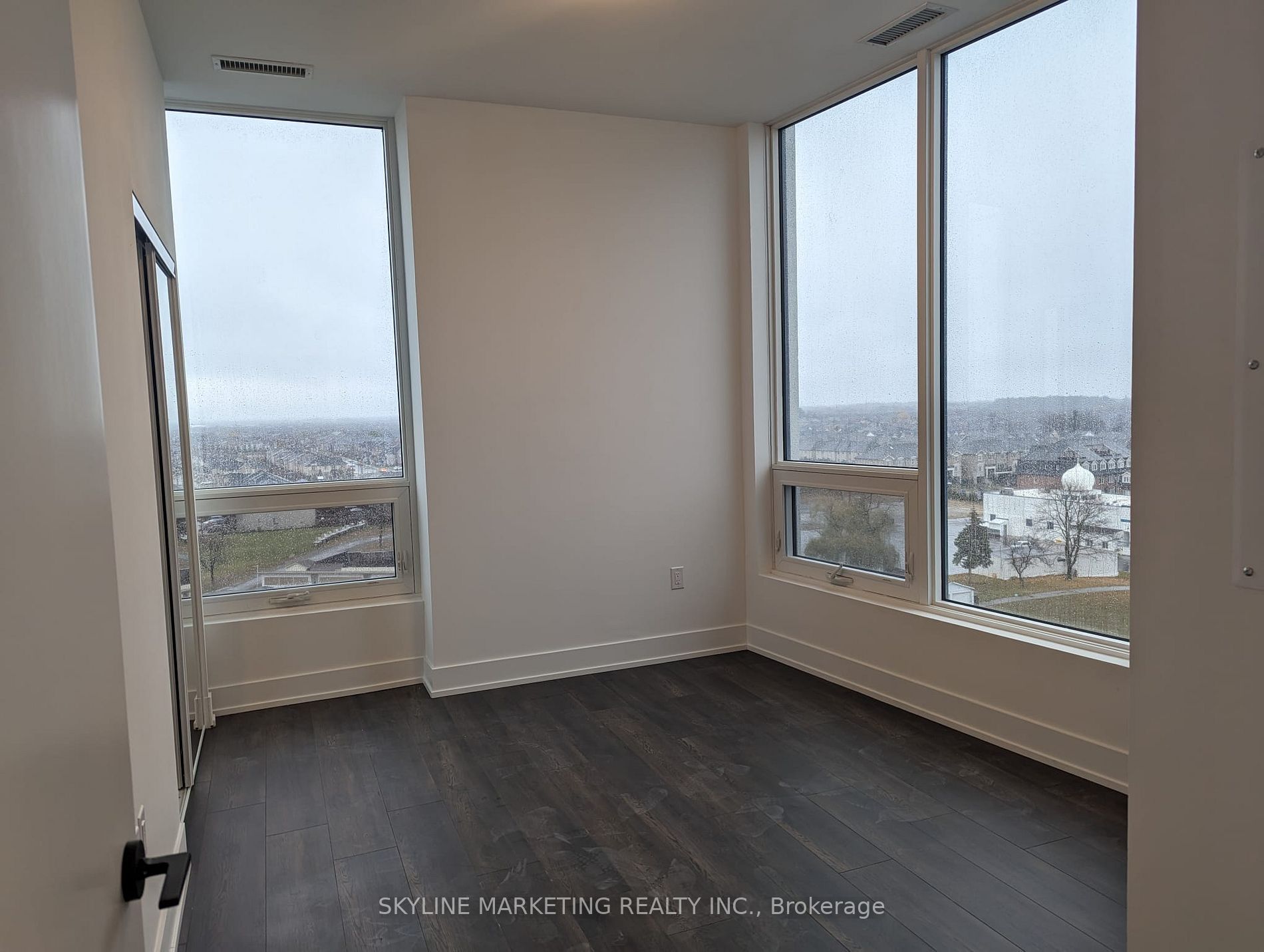 2450 Old Bronte Rd, #813