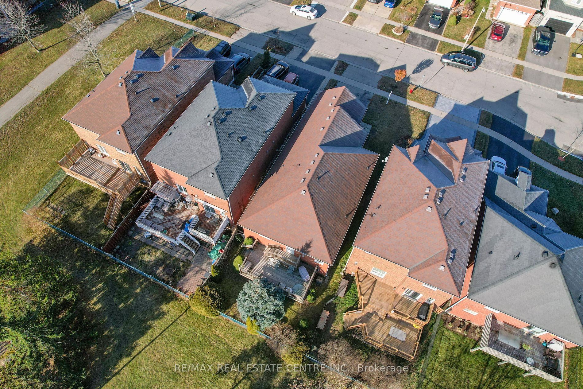 246 Howard Cres
